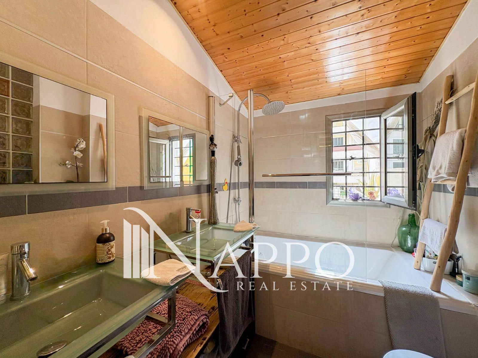 4 bedroom Flat for sale in Palma de Mallorca with pool garage - € 980,000 (Ref: 9934945)