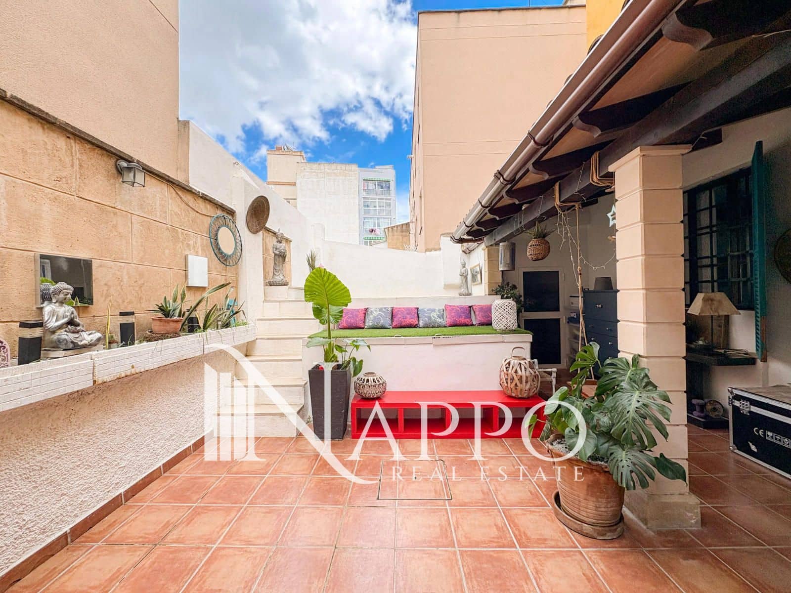 4 bedroom Flat for sale in Palma de Mallorca with pool garage - € 980,000 (Ref: 9934945)