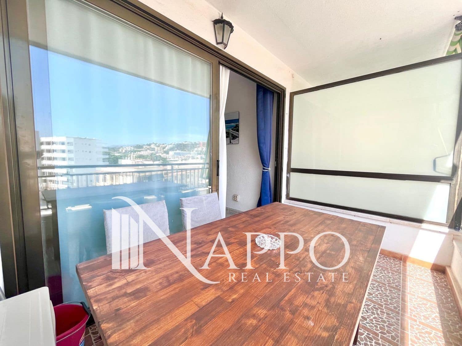 Flat te koop in Santa Ponsa met zwembad - € 250.000 (Ref: 9935203)