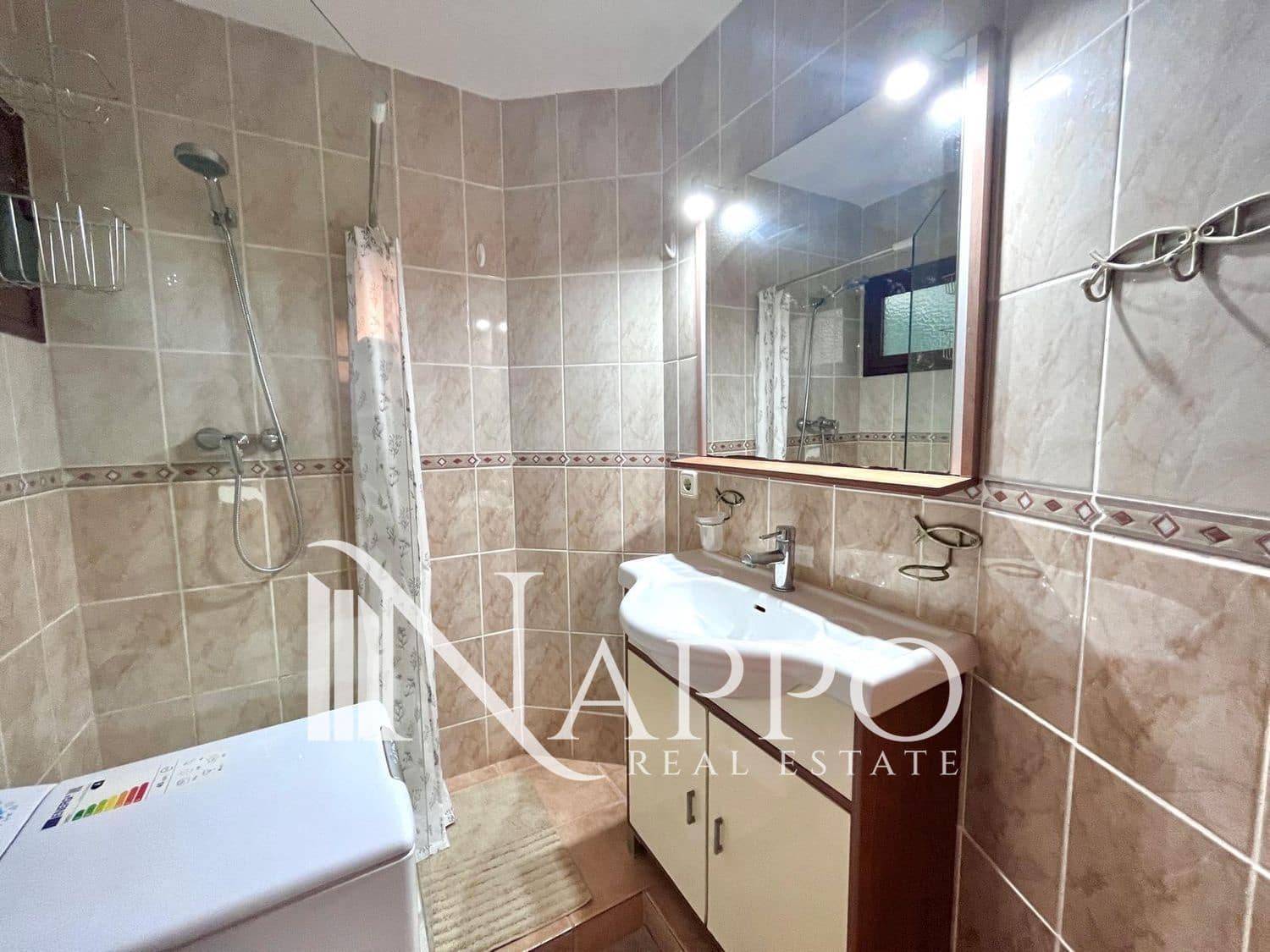 Flat te koop in Santa Ponsa met zwembad - € 250.000 (Ref: 9935203)