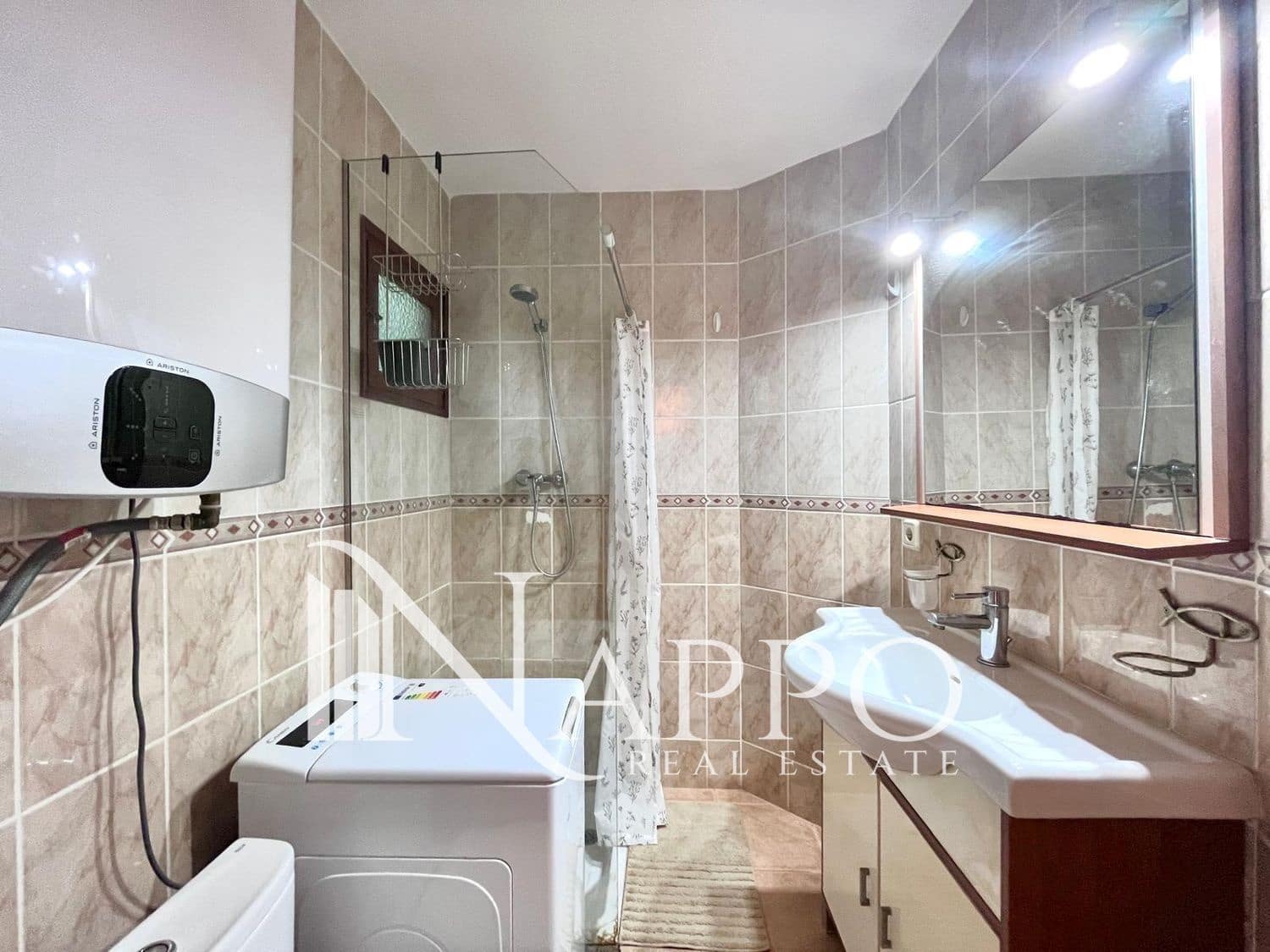 Flat te koop in Santa Ponsa met zwembad - € 250.000 (Ref: 9935203)