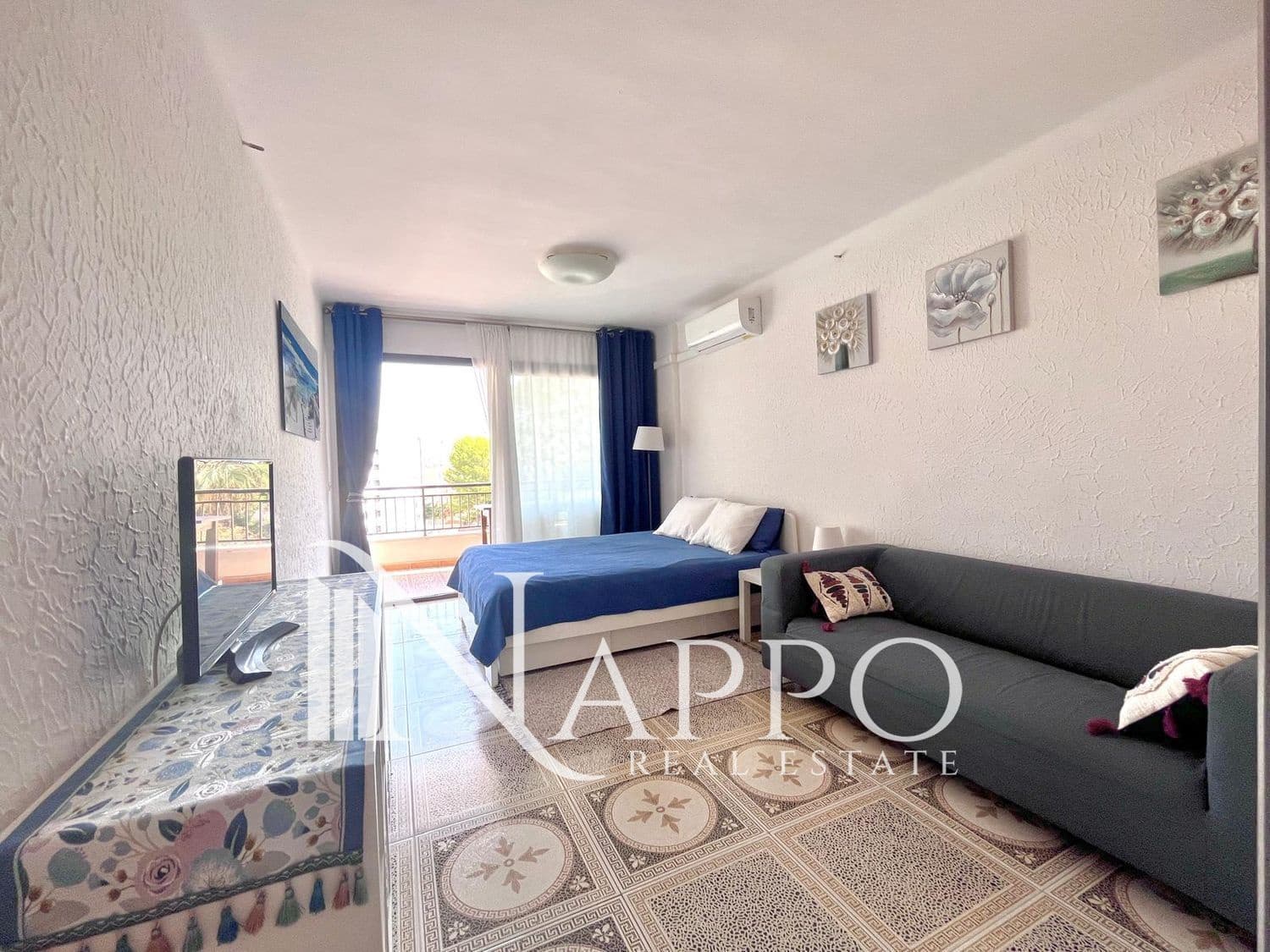 Flat te koop in Santa Ponsa met zwembad - € 250.000 (Ref: 9935203)