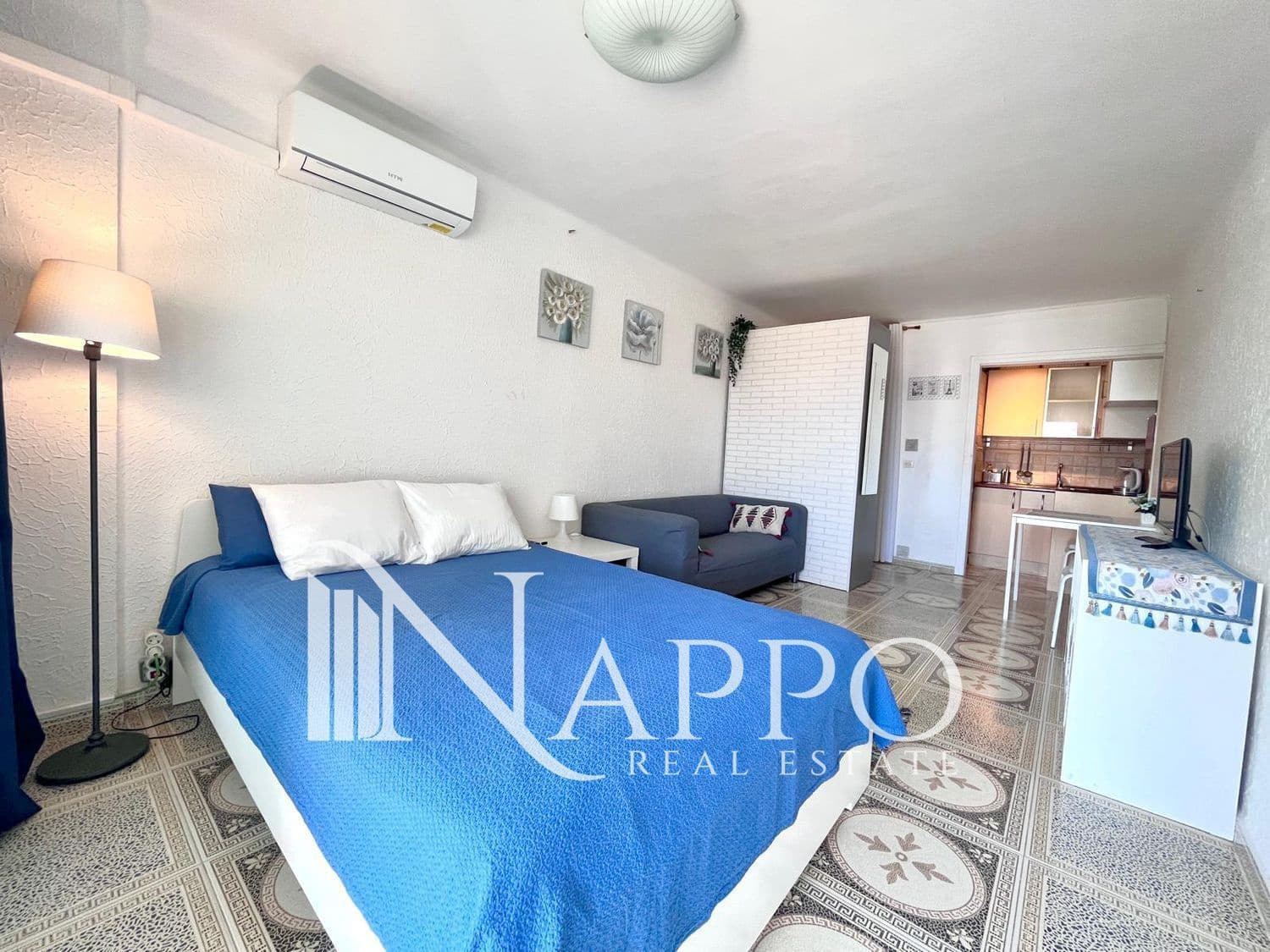 Flat te koop in Santa Ponsa met zwembad - € 250.000 (Ref: 9935203)