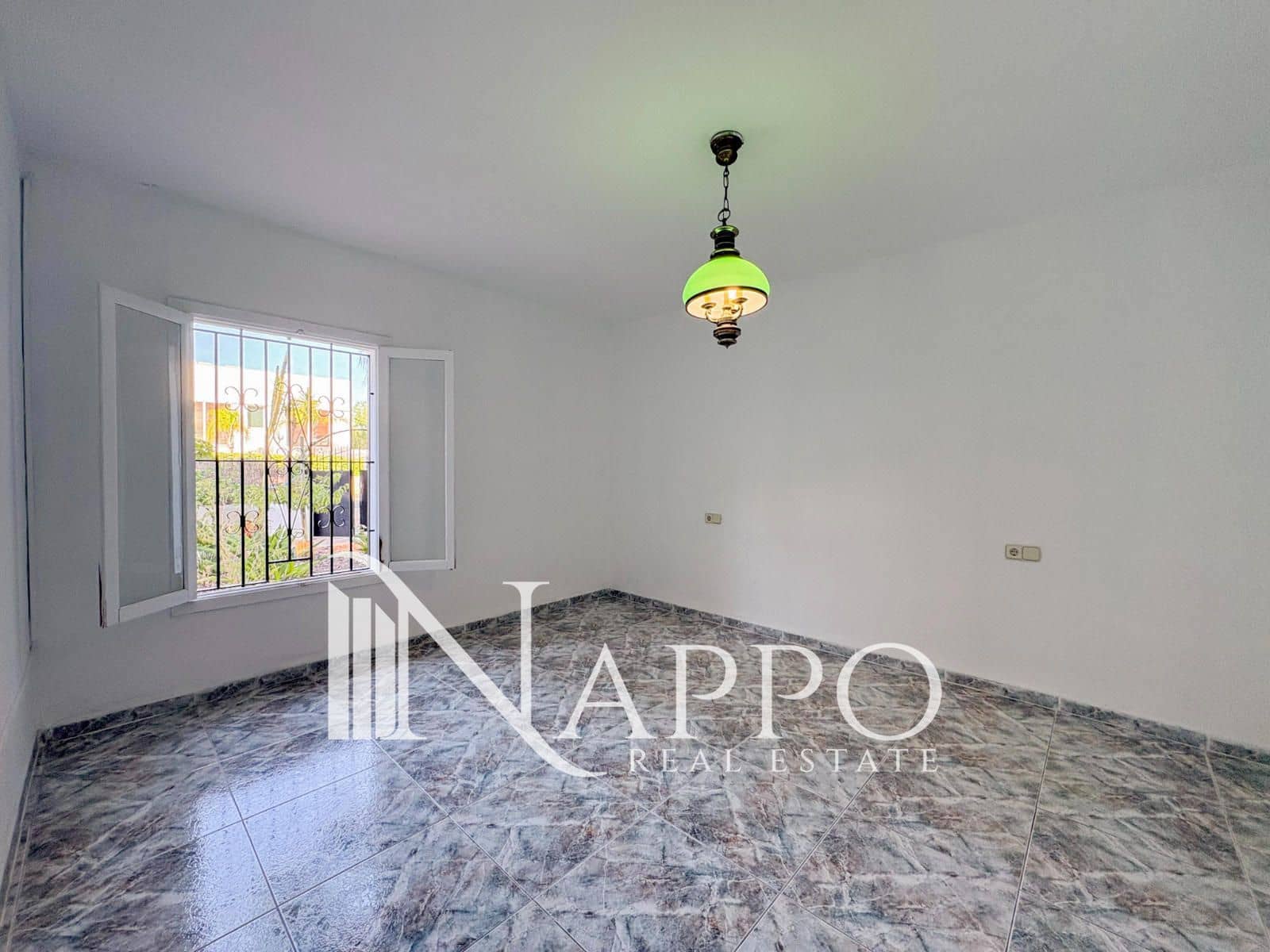 Chalet de 4 habitaciones en Sol de Mallorca en alquiler con garaje - 2.550 € (Ref: 9939007)