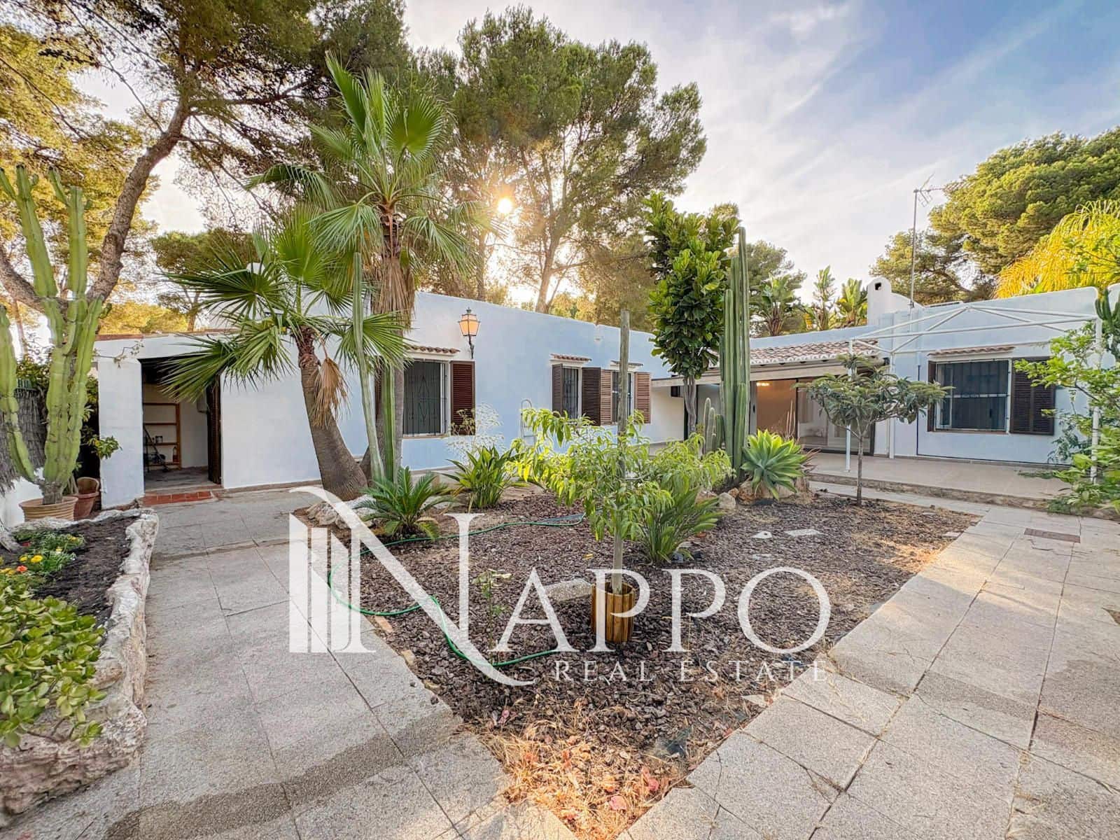 Chalet de 4 habitaciones en Sol de Mallorca en alquiler con garaje - 2.550 € (Ref: 9939007)