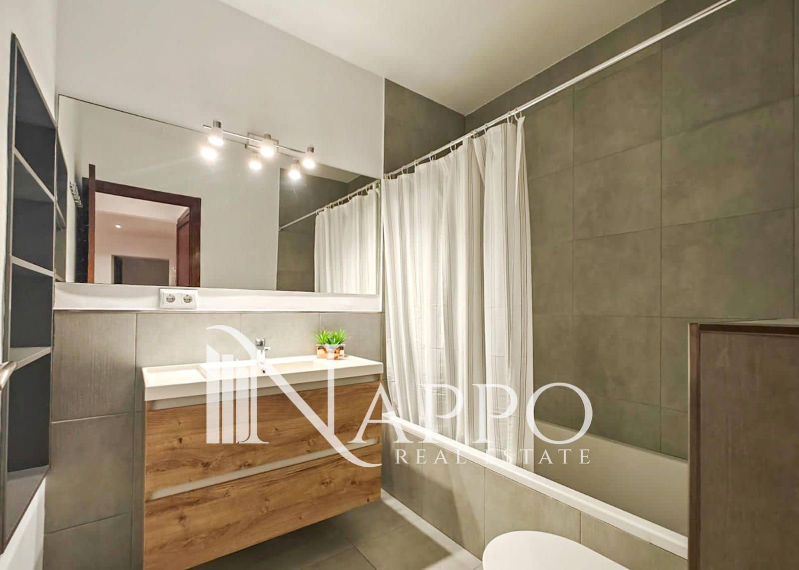 Appartement de 3 chambres à louer à Palma de Mallorca - 1 770 € (Ref: 9948678)