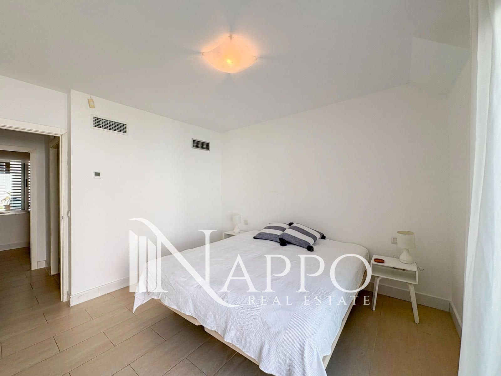 4 bedroom Villa for rent in Portixol with garage - € 4,500 (Ref: 9950752)