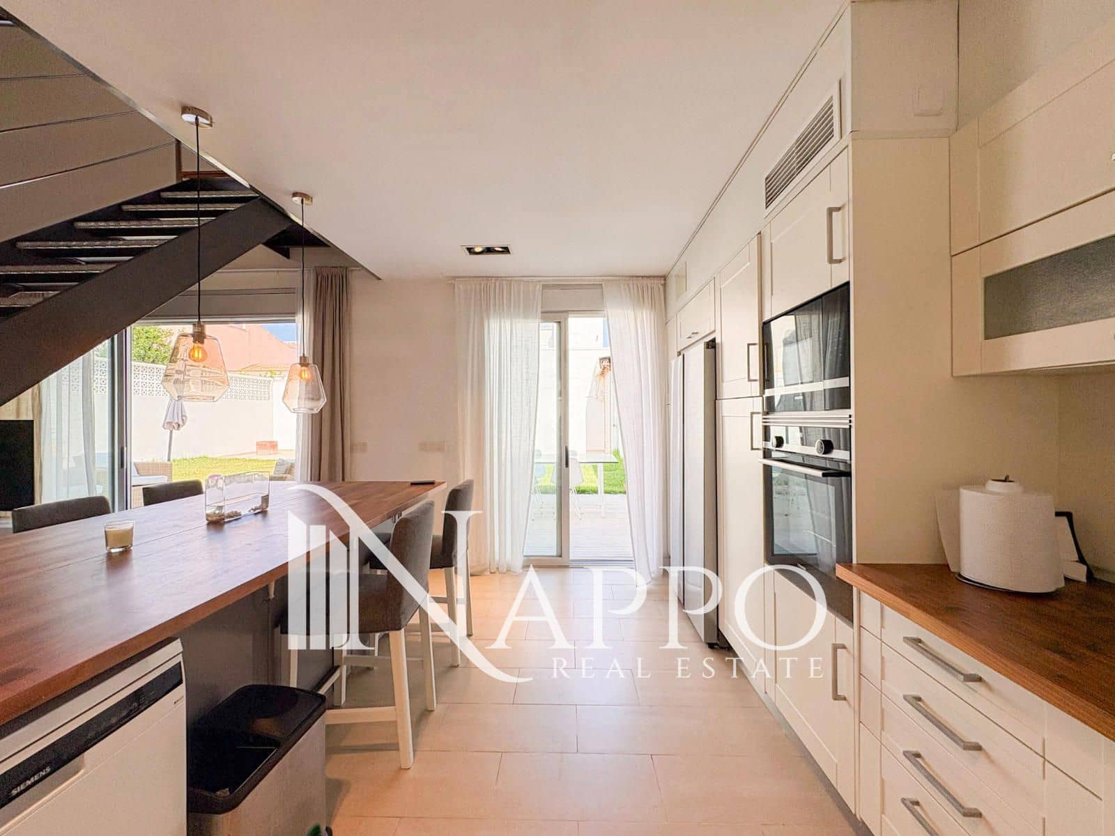 4 bedroom Villa for rent in Portixol with garage - € 4,500 (Ref: 9950752)
