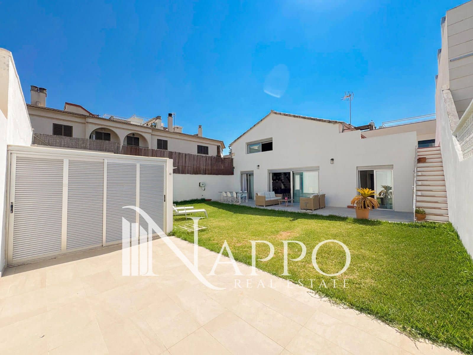 4 bedroom Villa for rent in Portixol with garage - € 4,500 (Ref: 9950752)