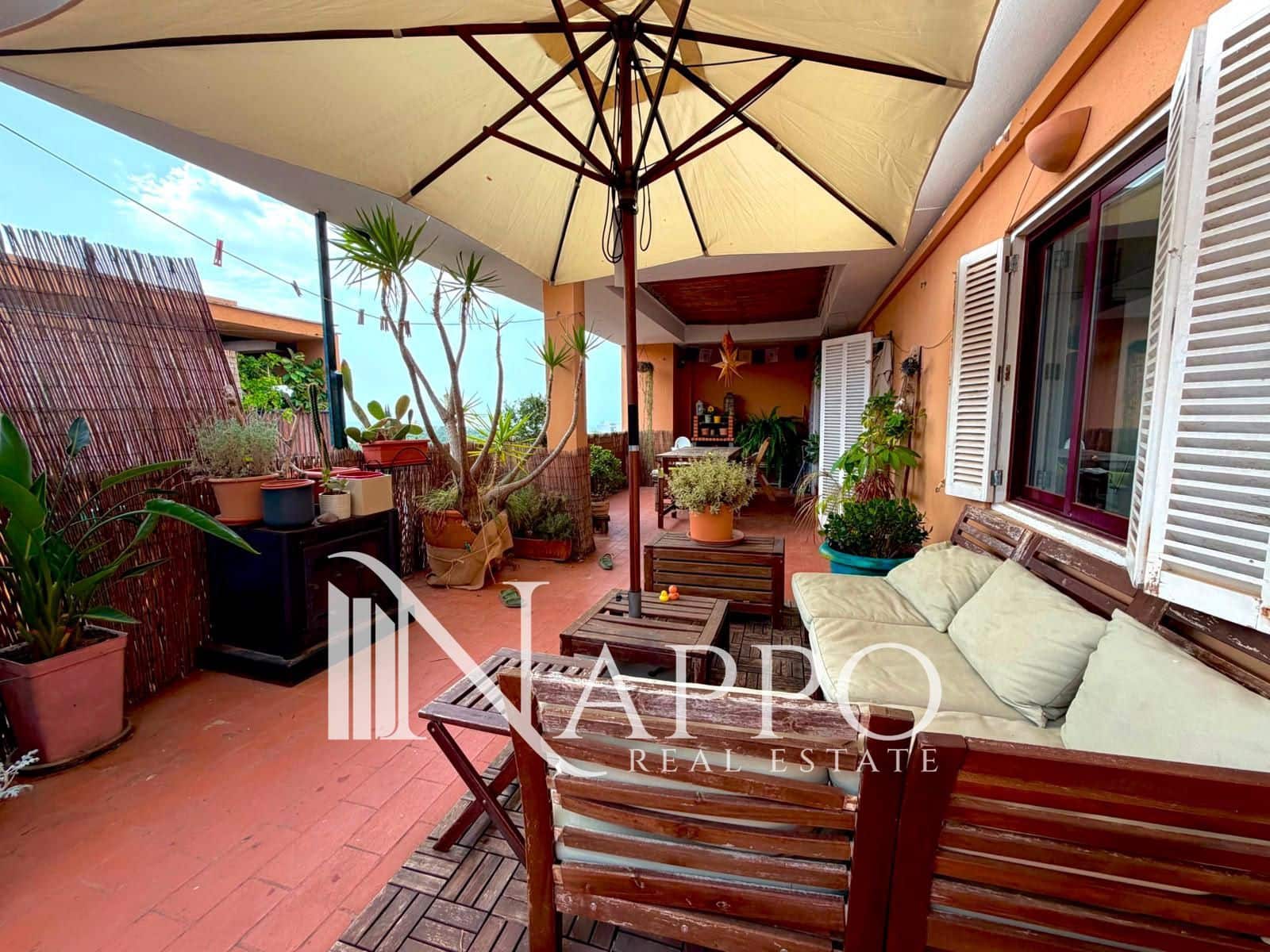 3 bedroom Penthouse for rent in Genova - € 2,200 (Ref: 9964308)