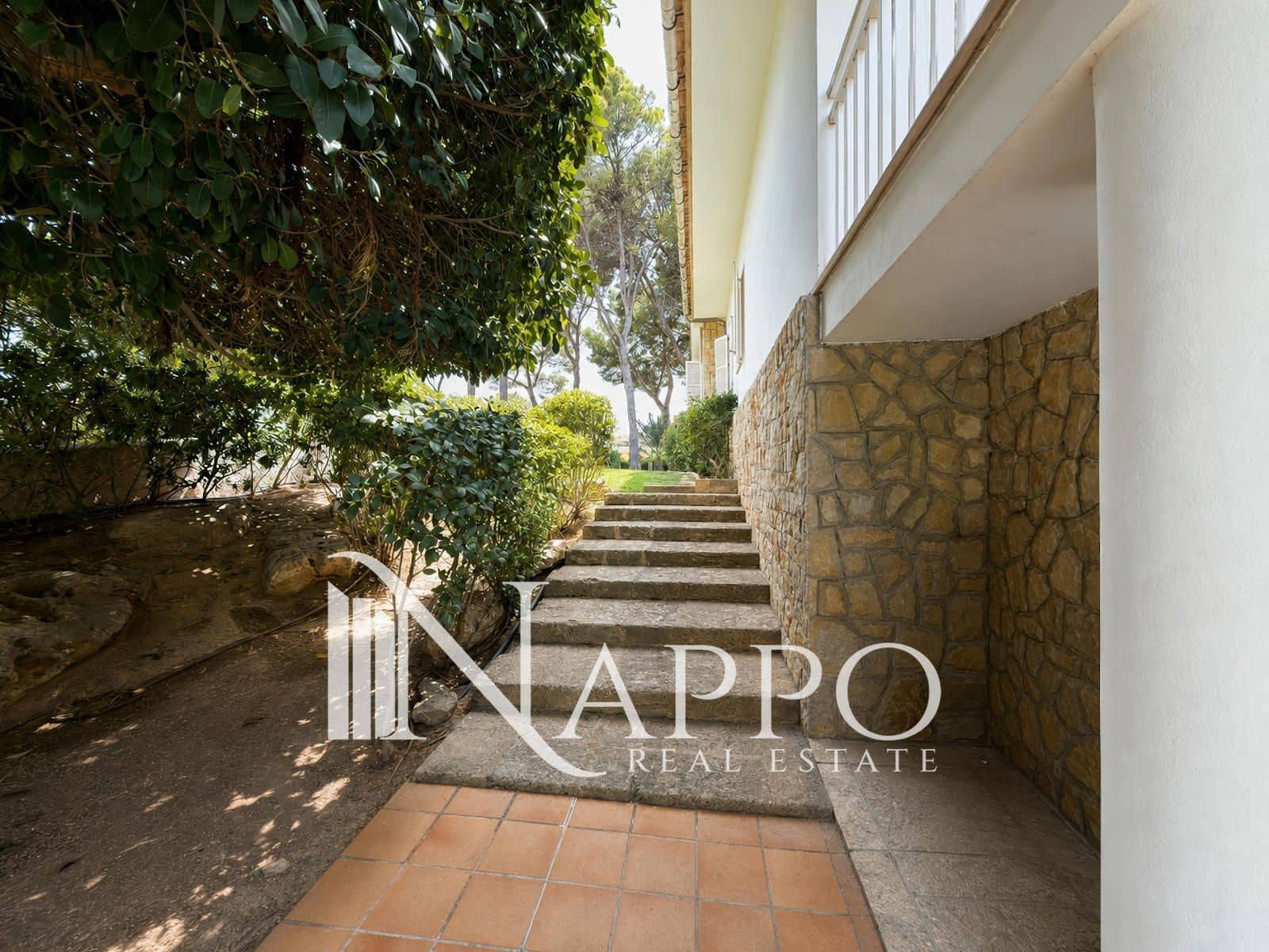 4 soverom Villa til salgs i Santa Ponsa med svømmebasseng garasje - € 1 950 000 (Ref: 9971495)