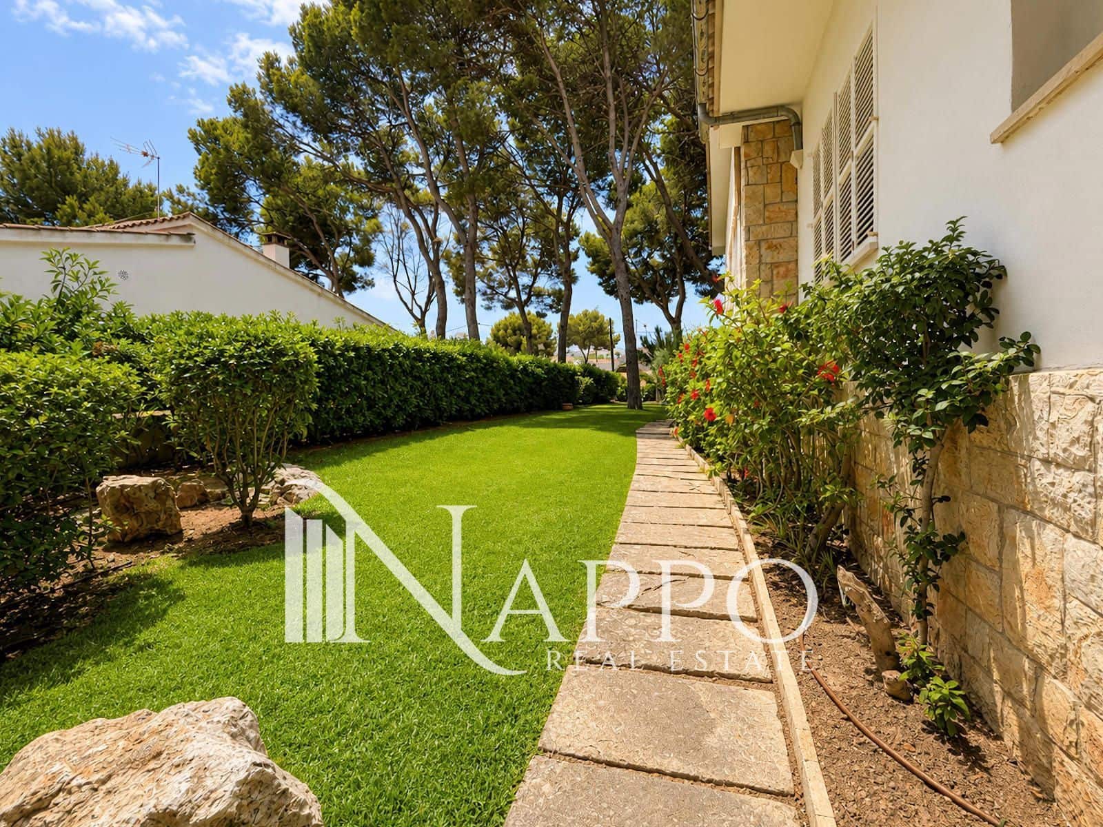 4 soverom Villa til salgs i Santa Ponsa med svømmebasseng garasje - € 1 950 000 (Ref: 9971495)