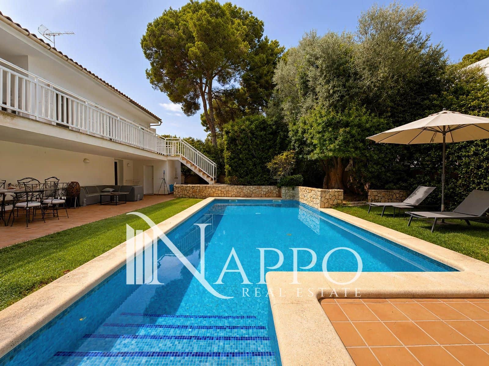 4 soverom Villa til salgs i Santa Ponsa med svømmebasseng garasje - € 1 950 000 (Ref: 9971495)