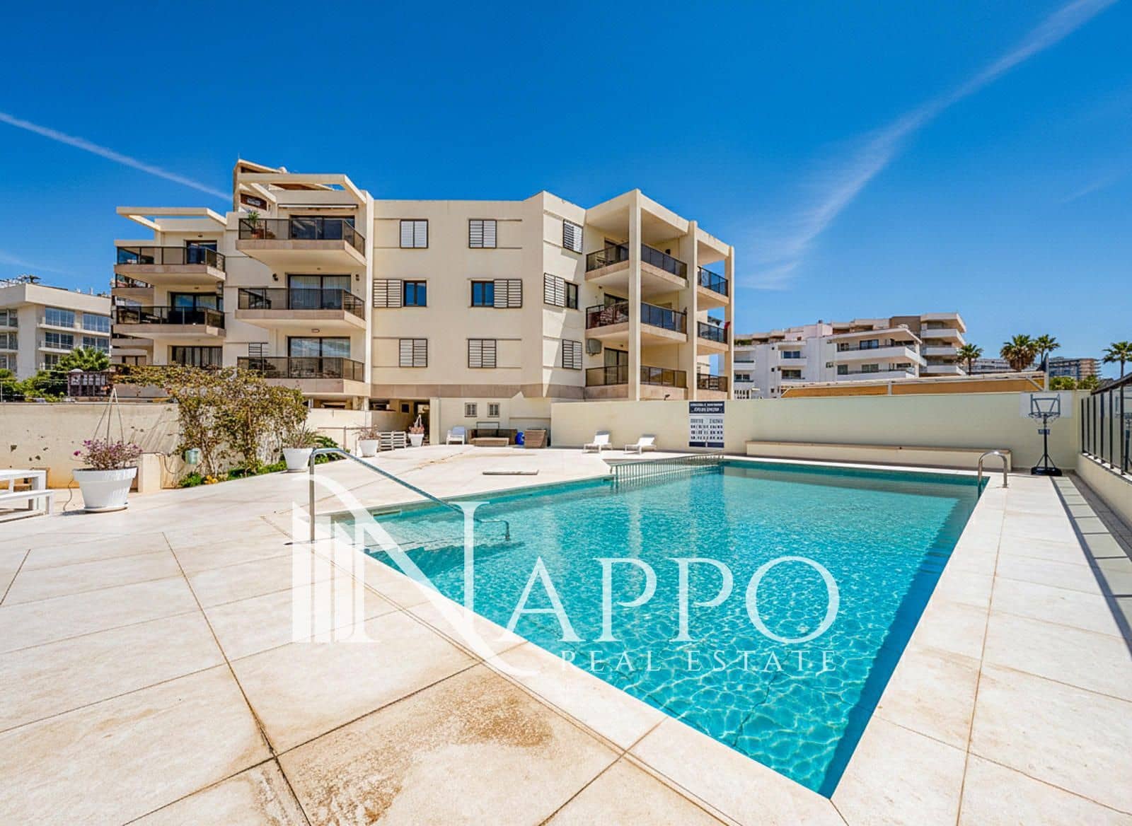 Piso de 1 habitación en Magalluf en venta con piscina garaje - 298.000 € (Ref: 9971743)