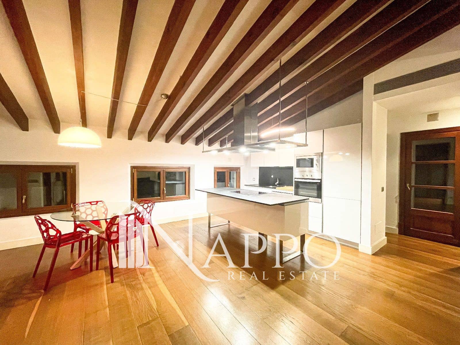 2 soverom Penthouse til leie i Palma de Mallorca med garasje - € 2 500 (Ref: 9977574)