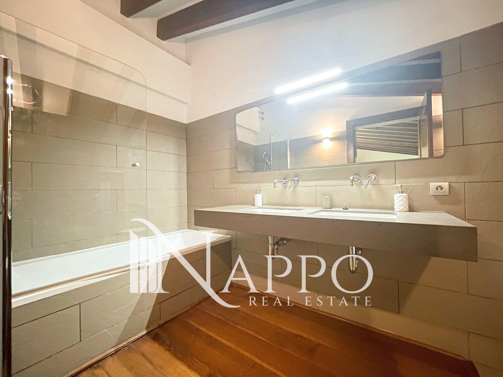 2 soverom Penthouse til leie i Palma de Mallorca med garasje - € 2 500 (Ref: 9977574)