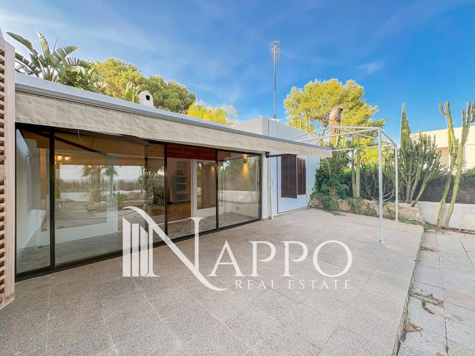 4 soverom Villa til leie i Sol de Mallorca med garasje - € 2 550 (Ref: 9977754)