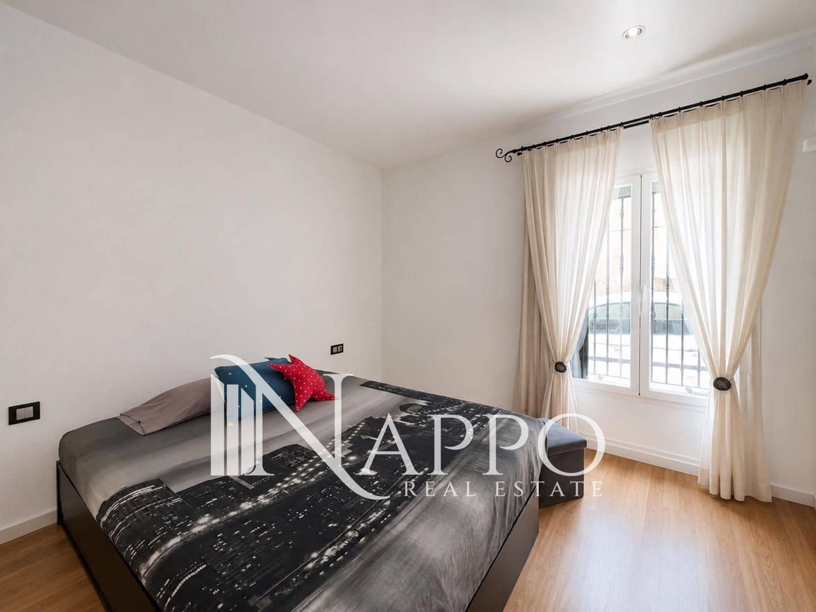 2 bedroom Flat for sale in Palma de Mallorca - € 365,000 (Ref: 9984006)
