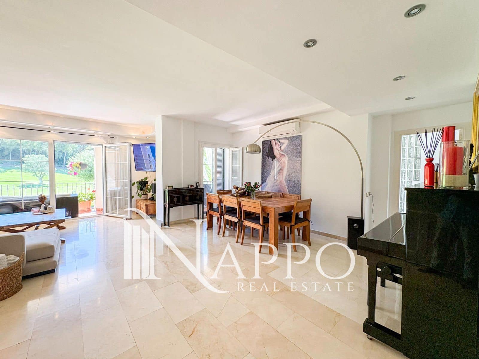 Appartement de 2 chambres à louer à Bendinat avec piscine - 3 500 € (Ref: 9995947)