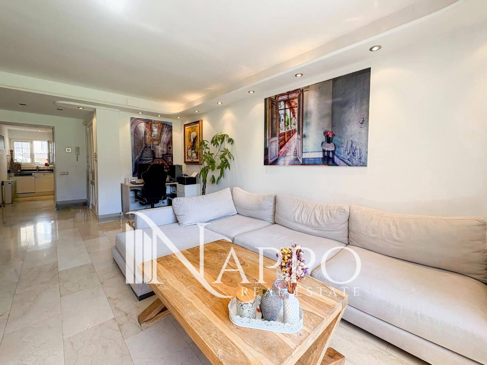 Appartement de 2 chambres à louer à Bendinat avec piscine - 3 500 € (Ref: 9995947)