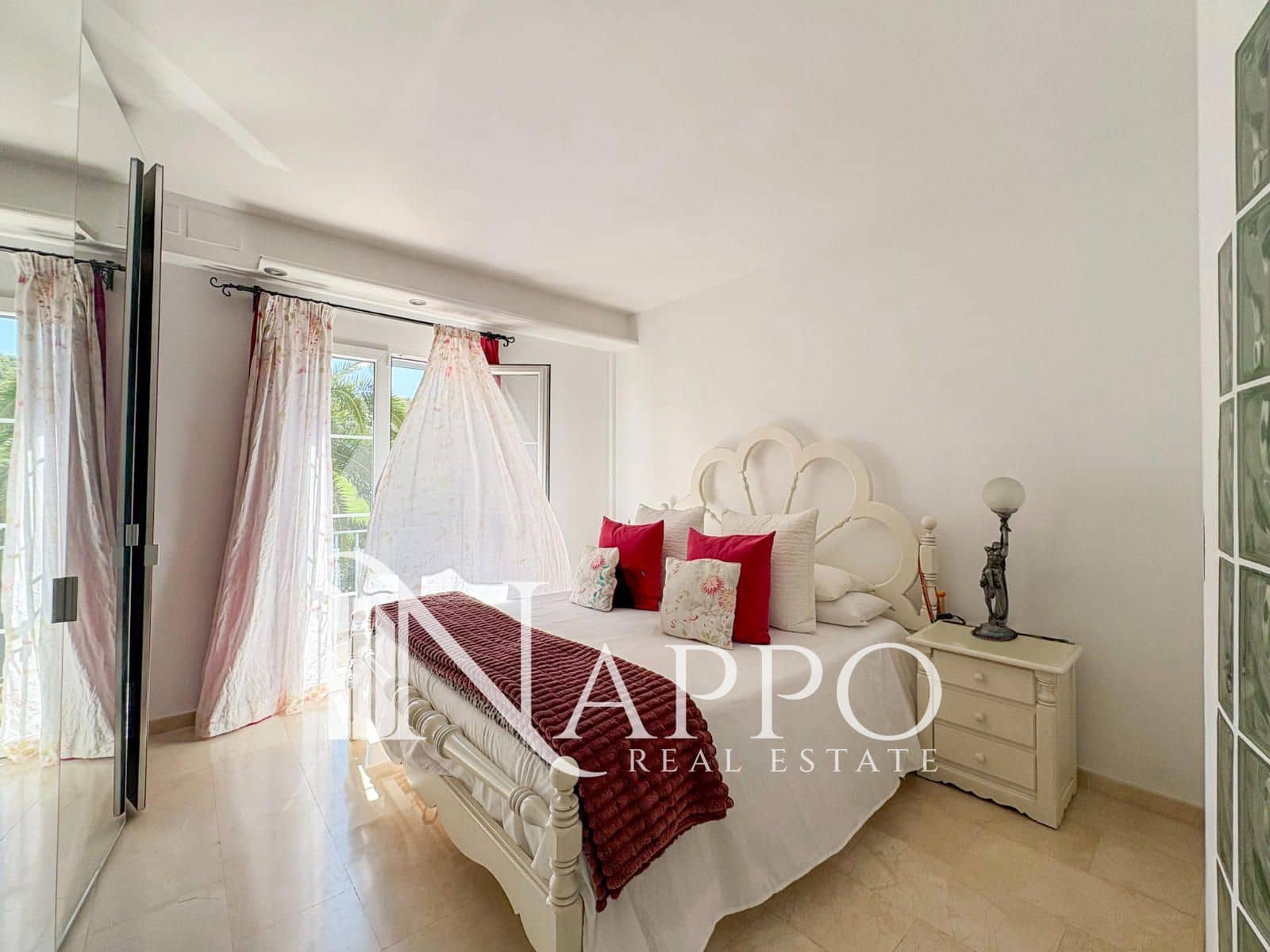 Appartement de 2 chambres à louer à Bendinat avec piscine - 3 500 € (Ref: 9995947)
