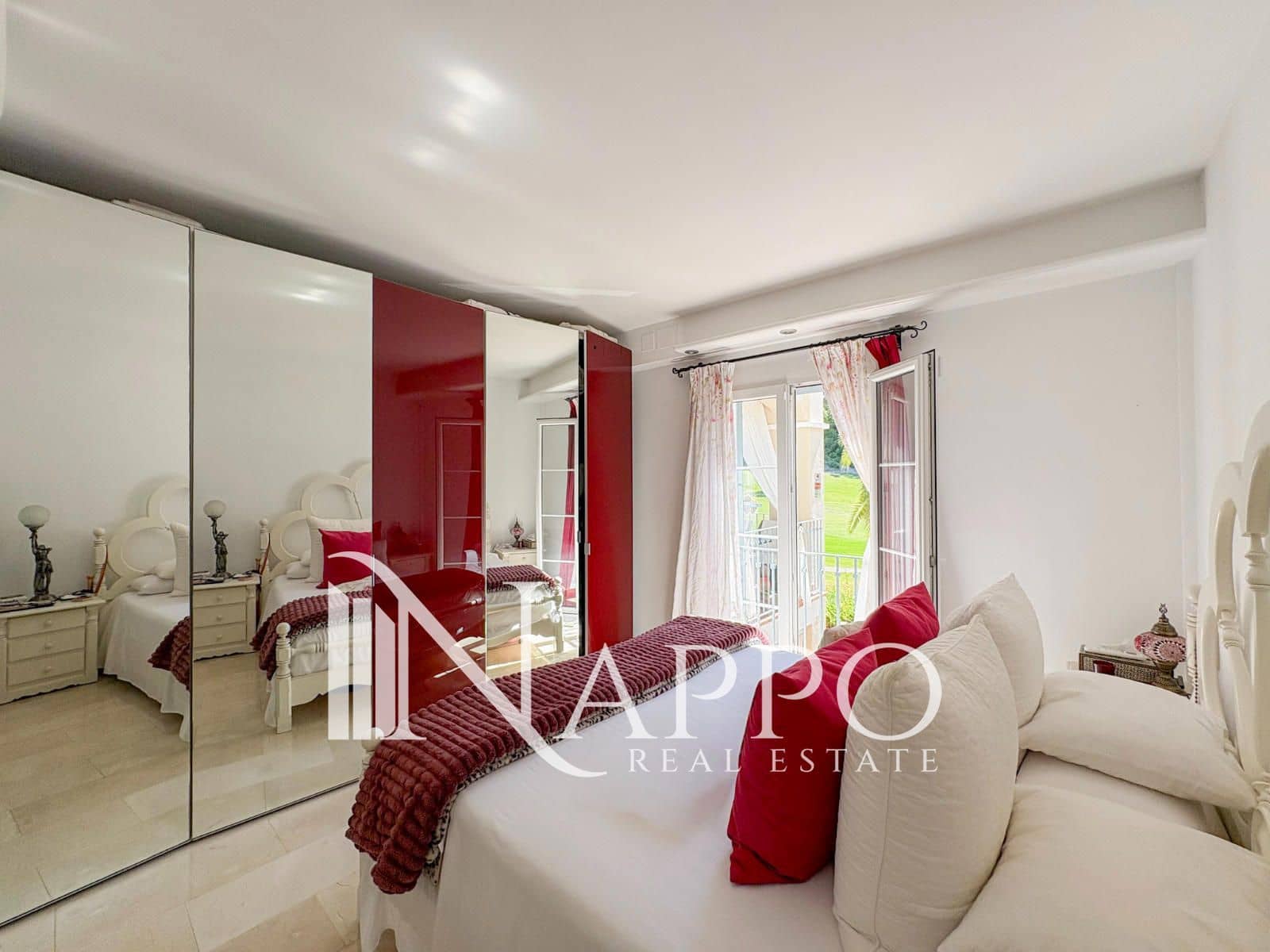 Appartement de 2 chambres à louer à Bendinat avec piscine - 3 500 € (Ref: 9995947)