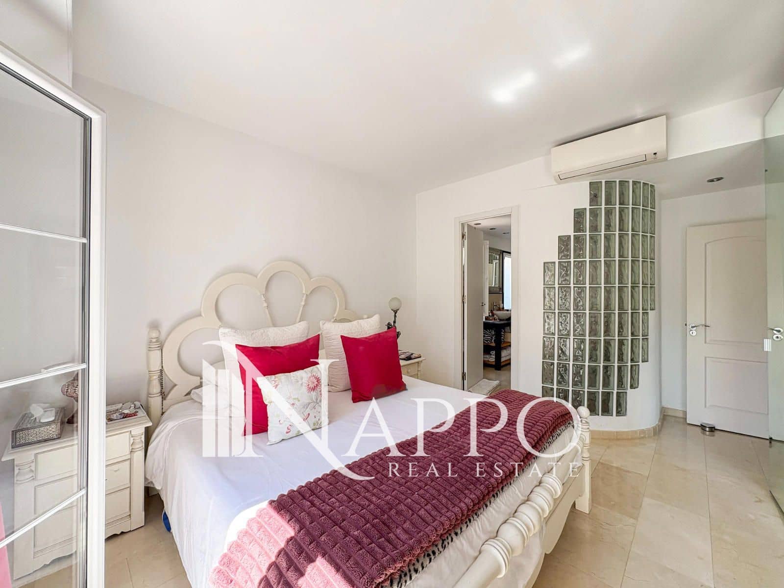Appartement de 2 chambres à louer à Bendinat avec piscine - 3 500 € (Ref: 9995947)