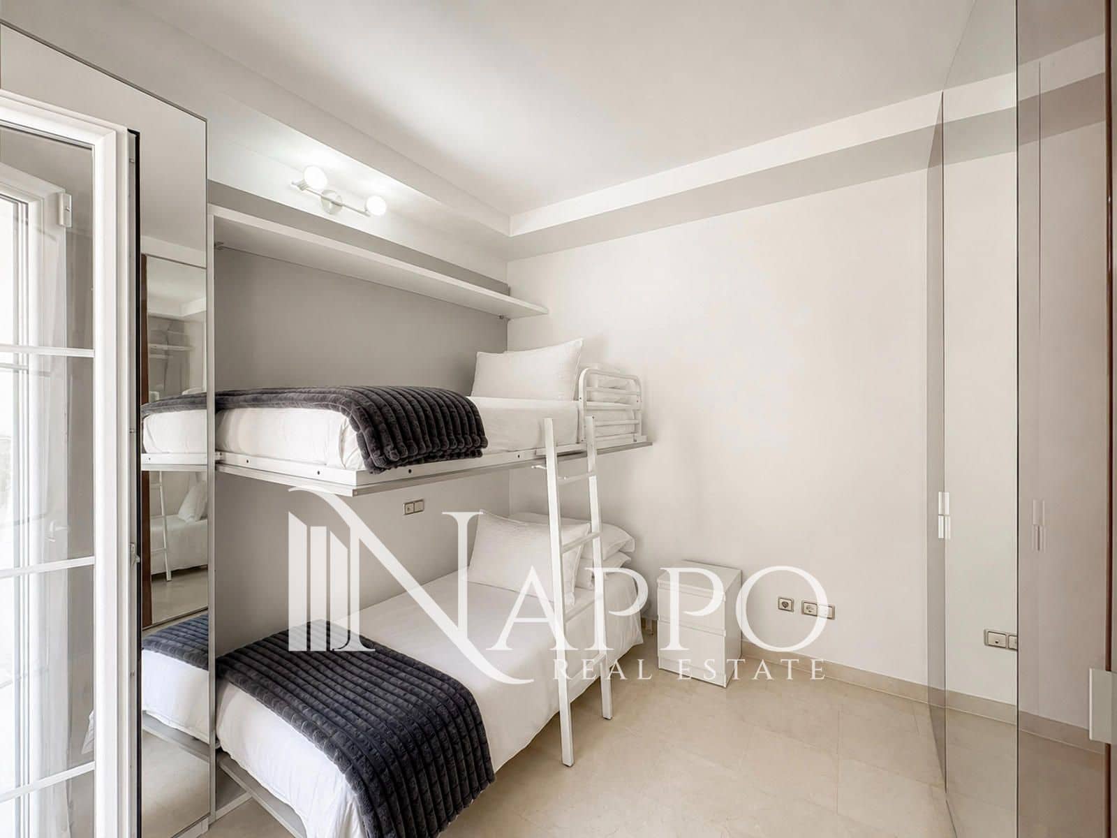 Appartement de 2 chambres à louer à Bendinat avec piscine - 3 500 € (Ref: 9995947)