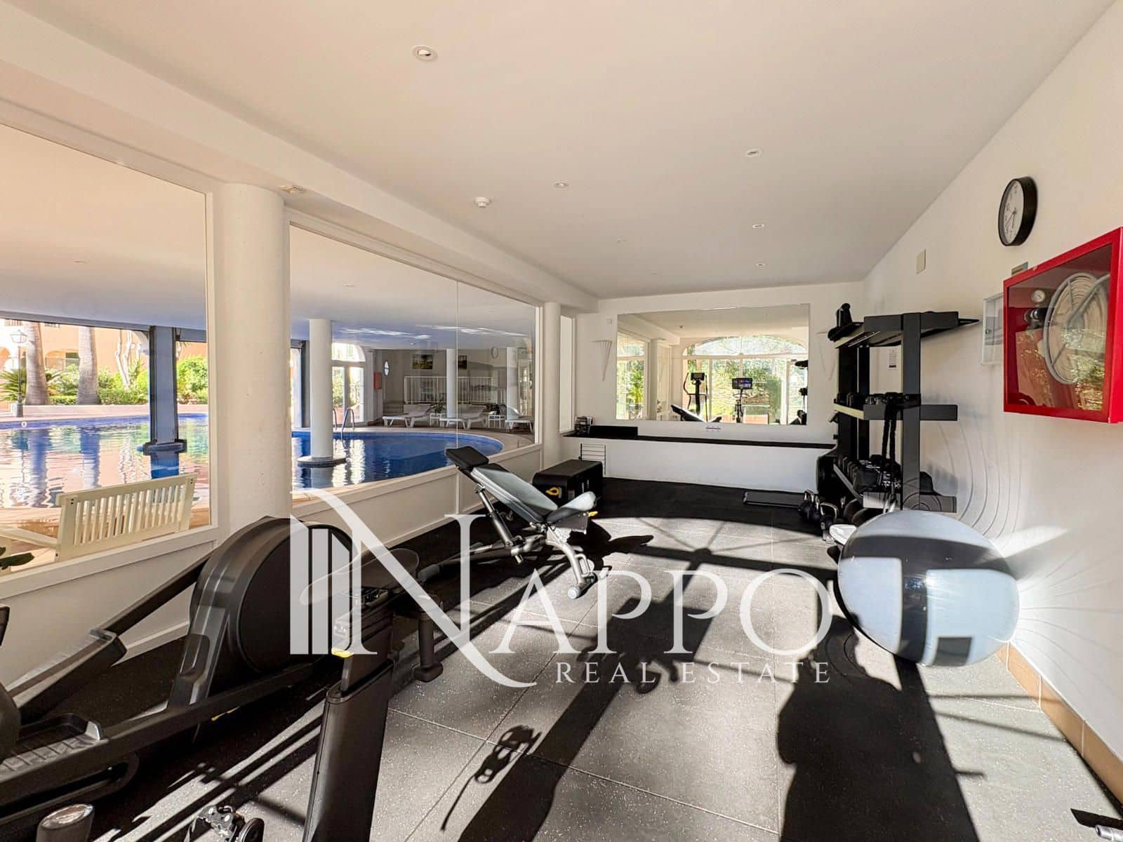 Appartement de 2 chambres à louer à Bendinat avec piscine - 3 500 € (Ref: 9995947)