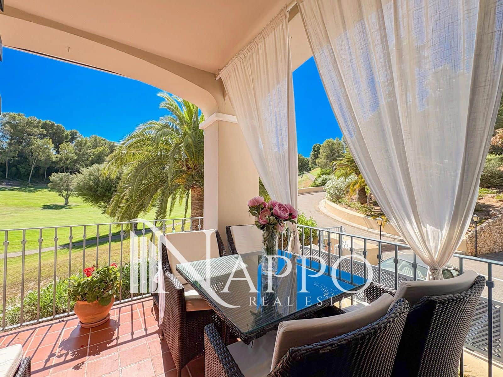 Appartement de 2 chambres à louer à Bendinat avec piscine - 3 500 € (Ref: 9995947)