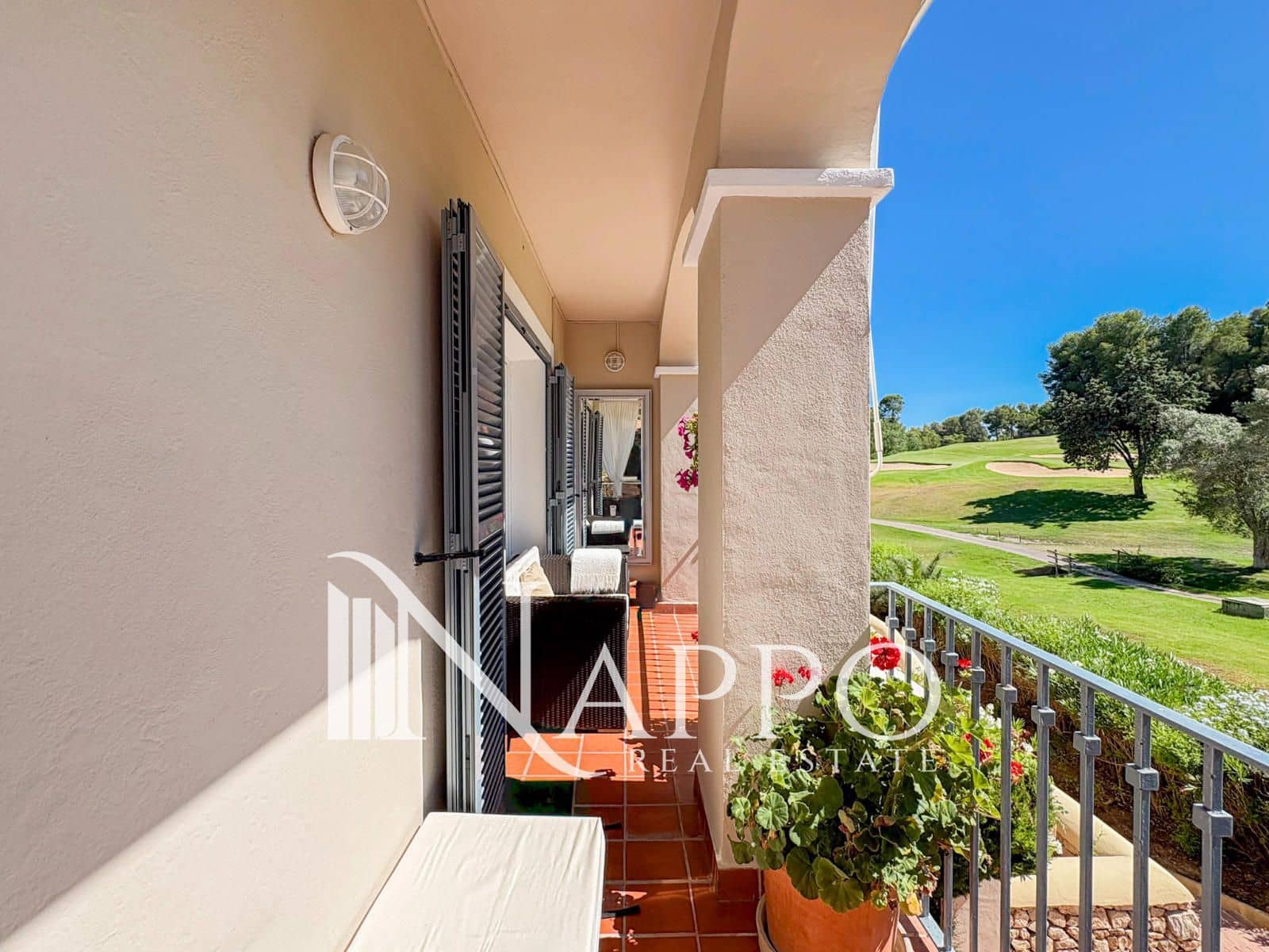 Appartement de 2 chambres à louer à Bendinat avec piscine - 3 500 € (Ref: 9995947)