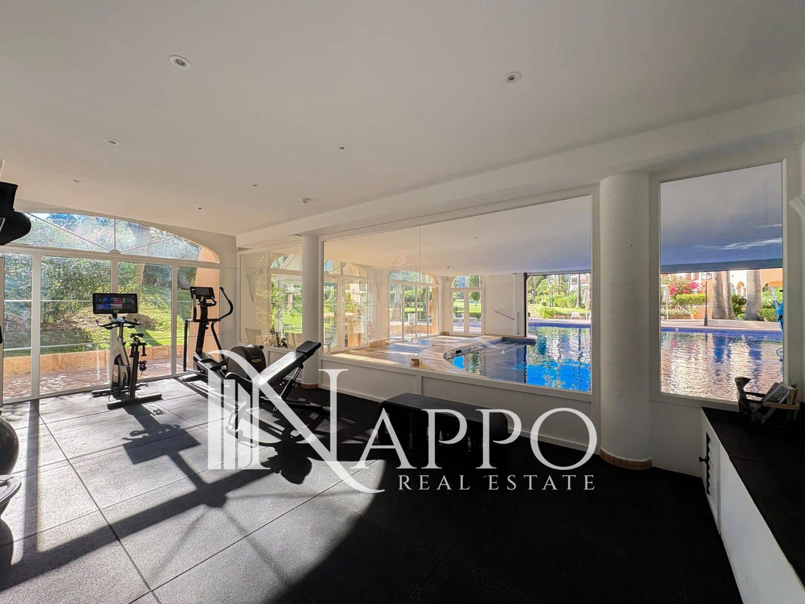 Appartement de 2 chambres à louer à Bendinat avec piscine - 3 500 € (Ref: 9995947)