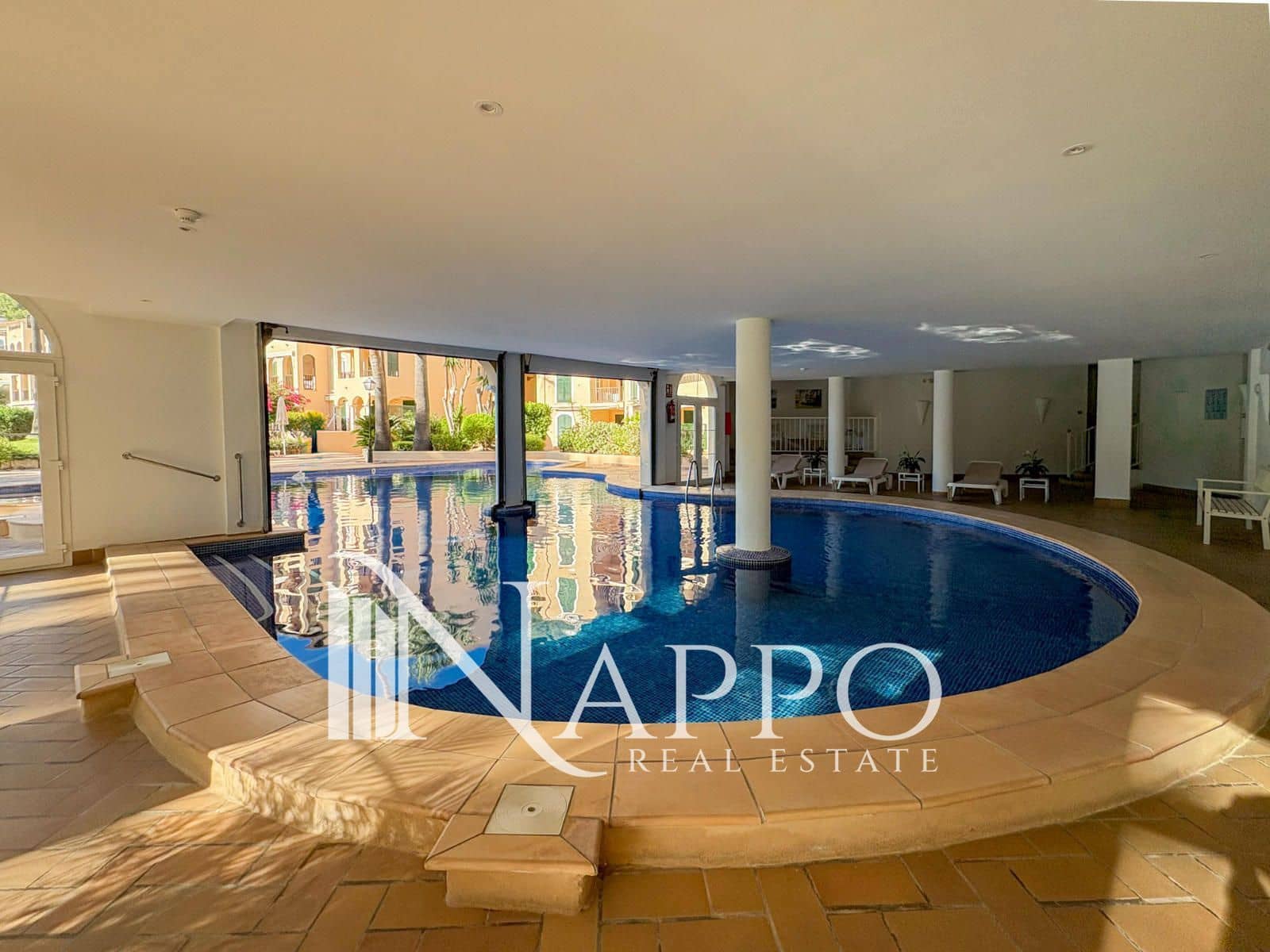 Appartement de 2 chambres à louer à Bendinat avec piscine - 3 500 € (Ref: 9995947)