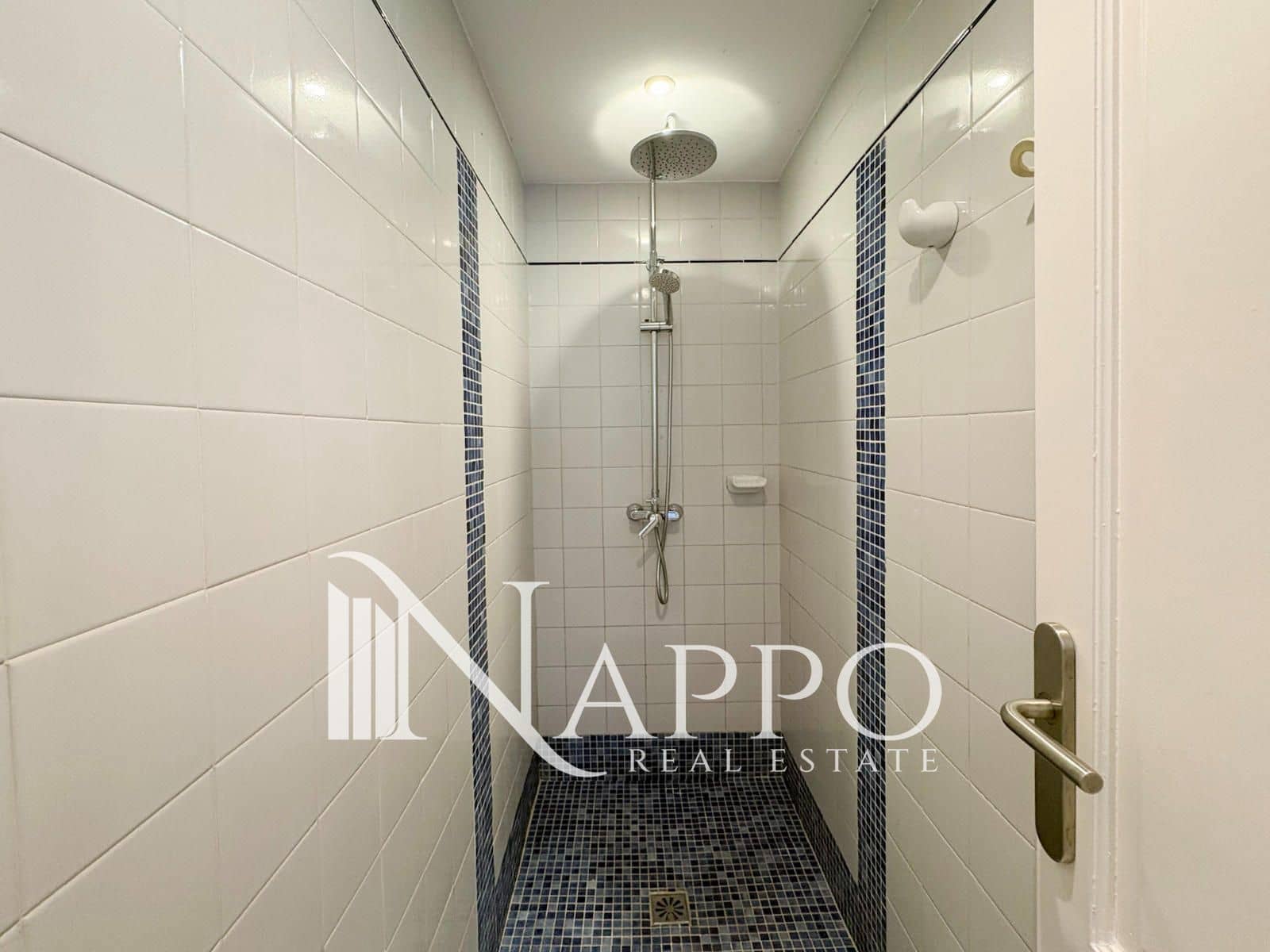 Appartement de 2 chambres à louer à Bendinat avec piscine - 3 500 € (Ref: 9995947)