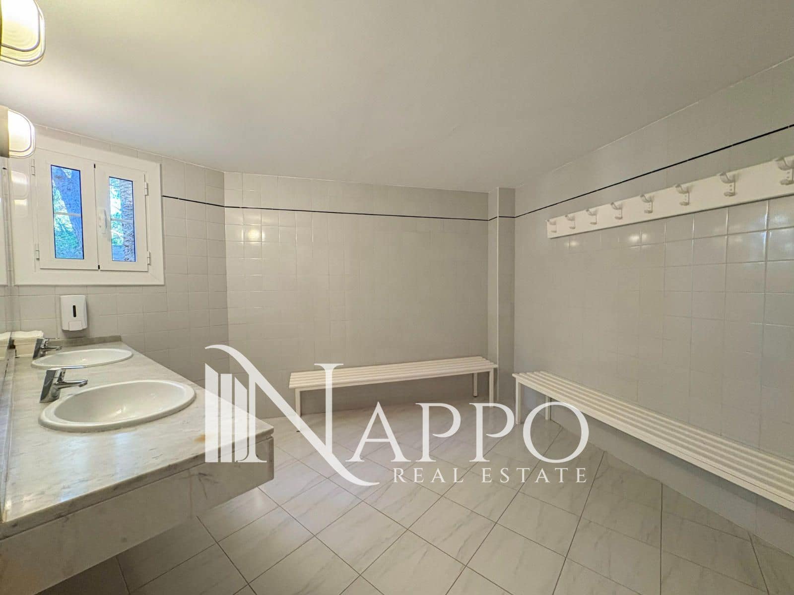 Appartement de 2 chambres à louer à Bendinat avec piscine - 3 500 € (Ref: 9995947)