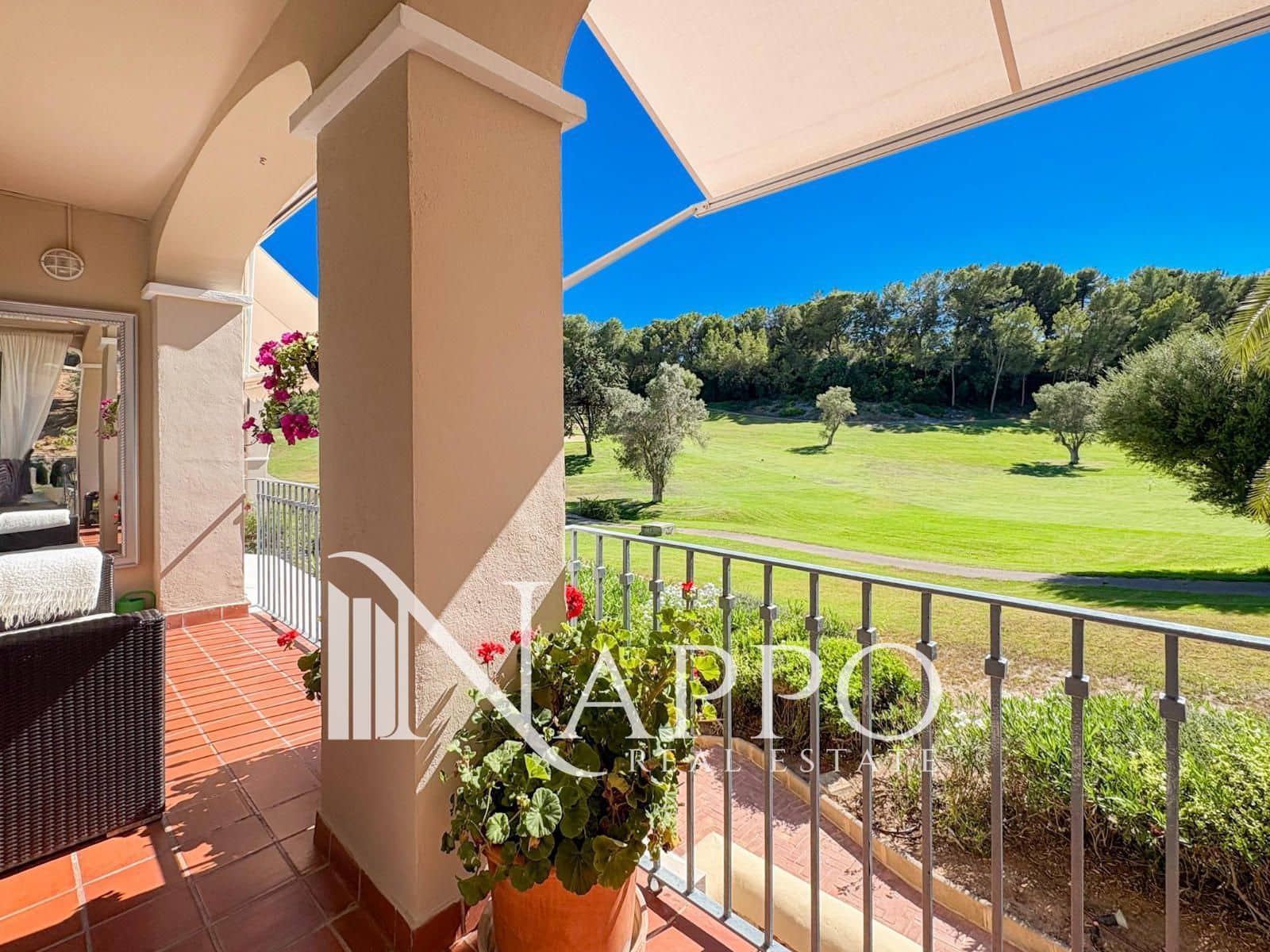Appartement de 2 chambres à louer à Bendinat avec piscine - 3 500 € (Ref: 9995947)