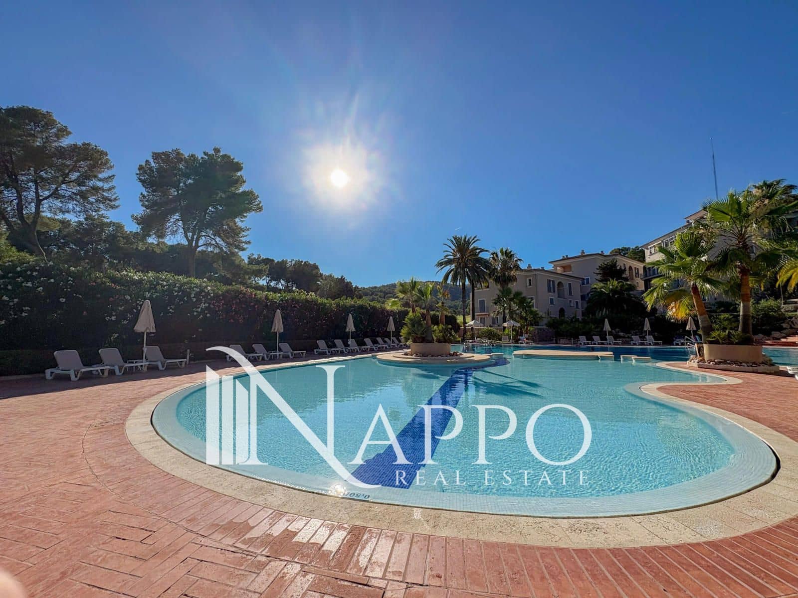 Appartement de 2 chambres à louer à Bendinat avec piscine - 3 500 € (Ref: 9995947)