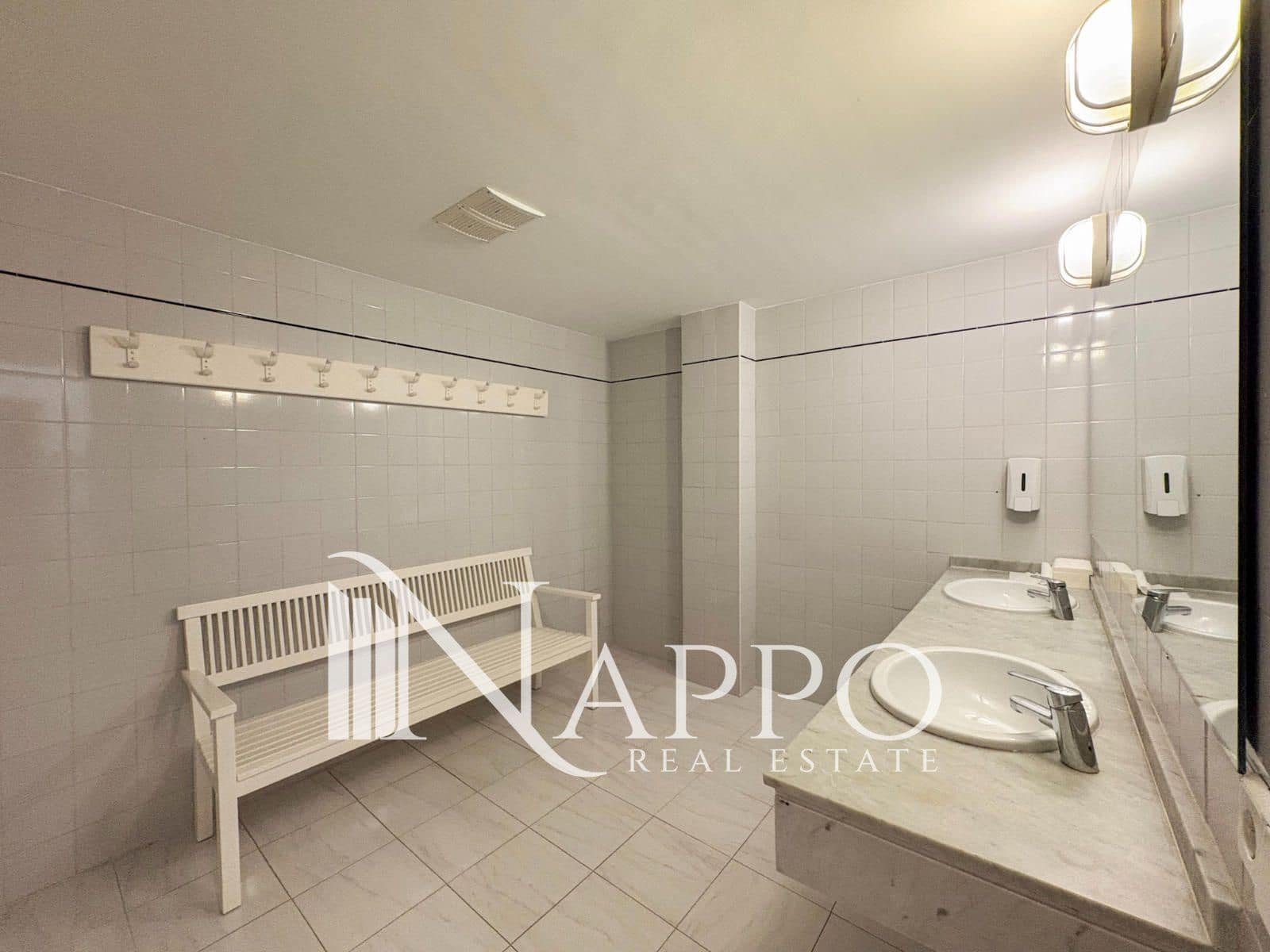 Appartement de 2 chambres à louer à Bendinat avec piscine - 3 500 € (Ref: 9995947)
