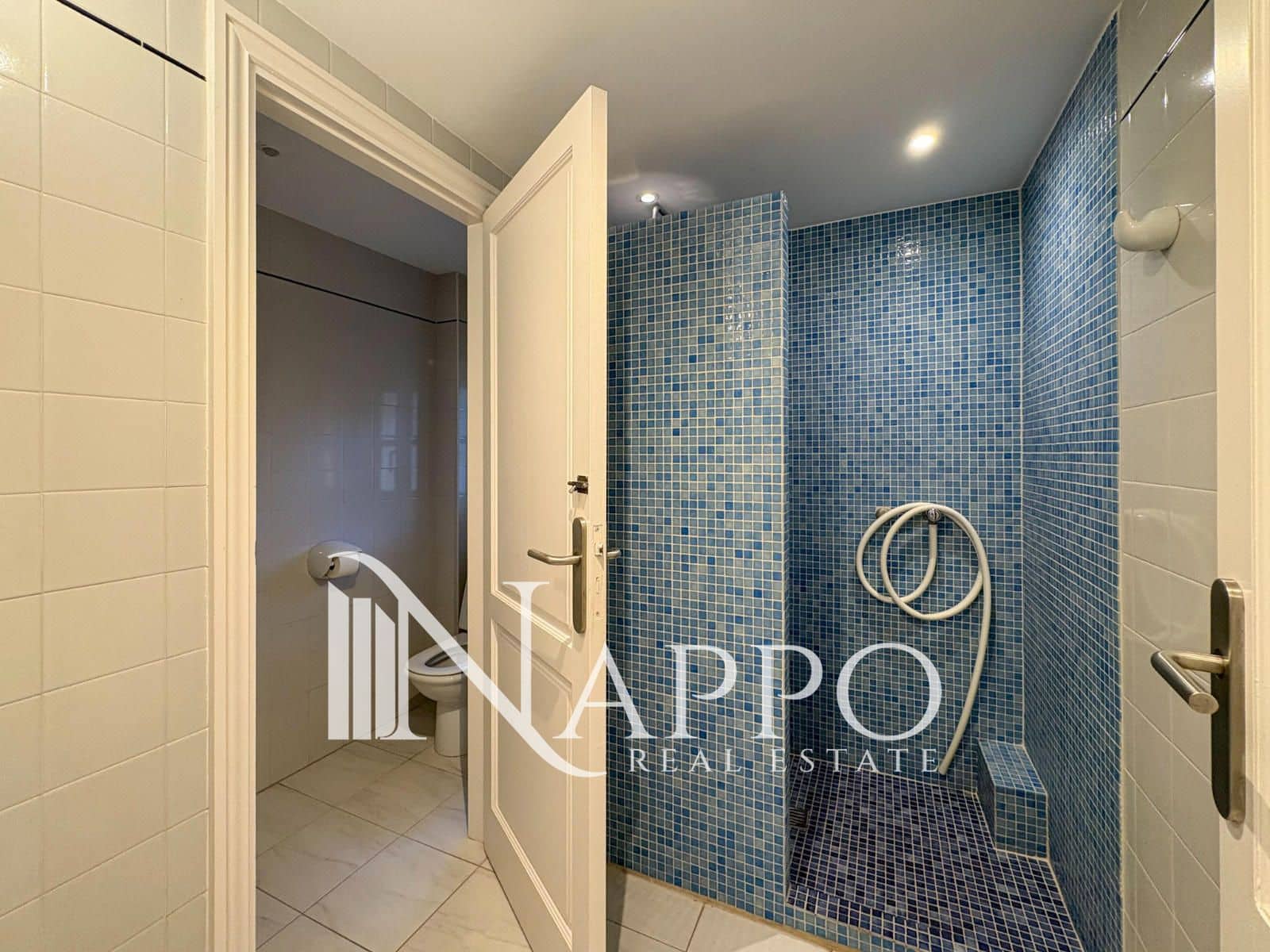 Appartement de 2 chambres à louer à Bendinat avec piscine - 3 500 € (Ref: 9995947)