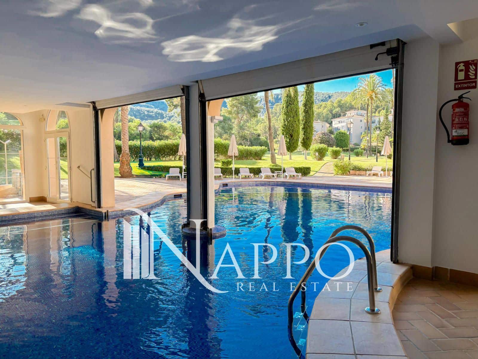 Appartement de 2 chambres à louer à Bendinat avec piscine - 3 500 € (Ref: 9995947)
