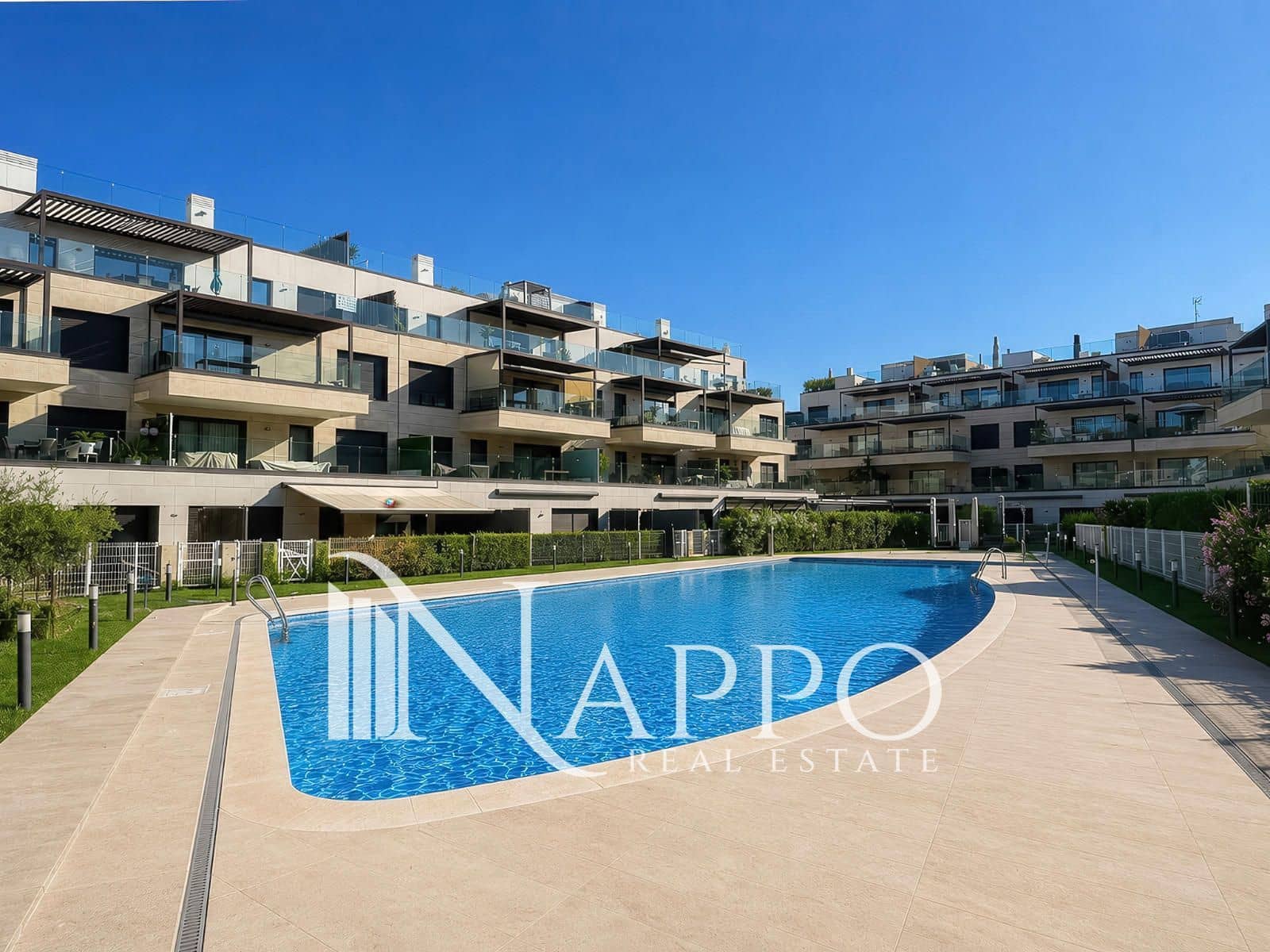 2 sypialnia Mieszkanie na sprzedaż w Santa Ponsa z basenem garażem - 715 000 € (Ref: 9996211)