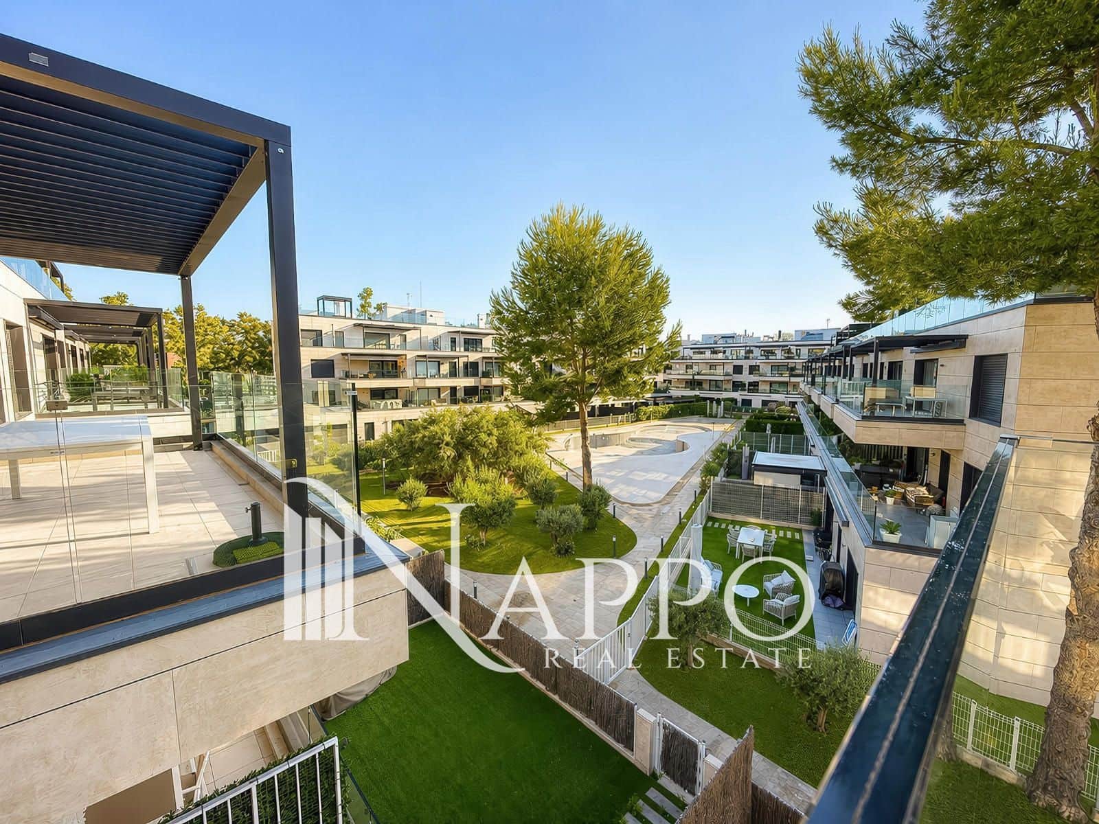 2 sypialnia Mieszkanie na sprzedaż w Santa Ponsa z basenem garażem - 715 000 € (Ref: 9996211)