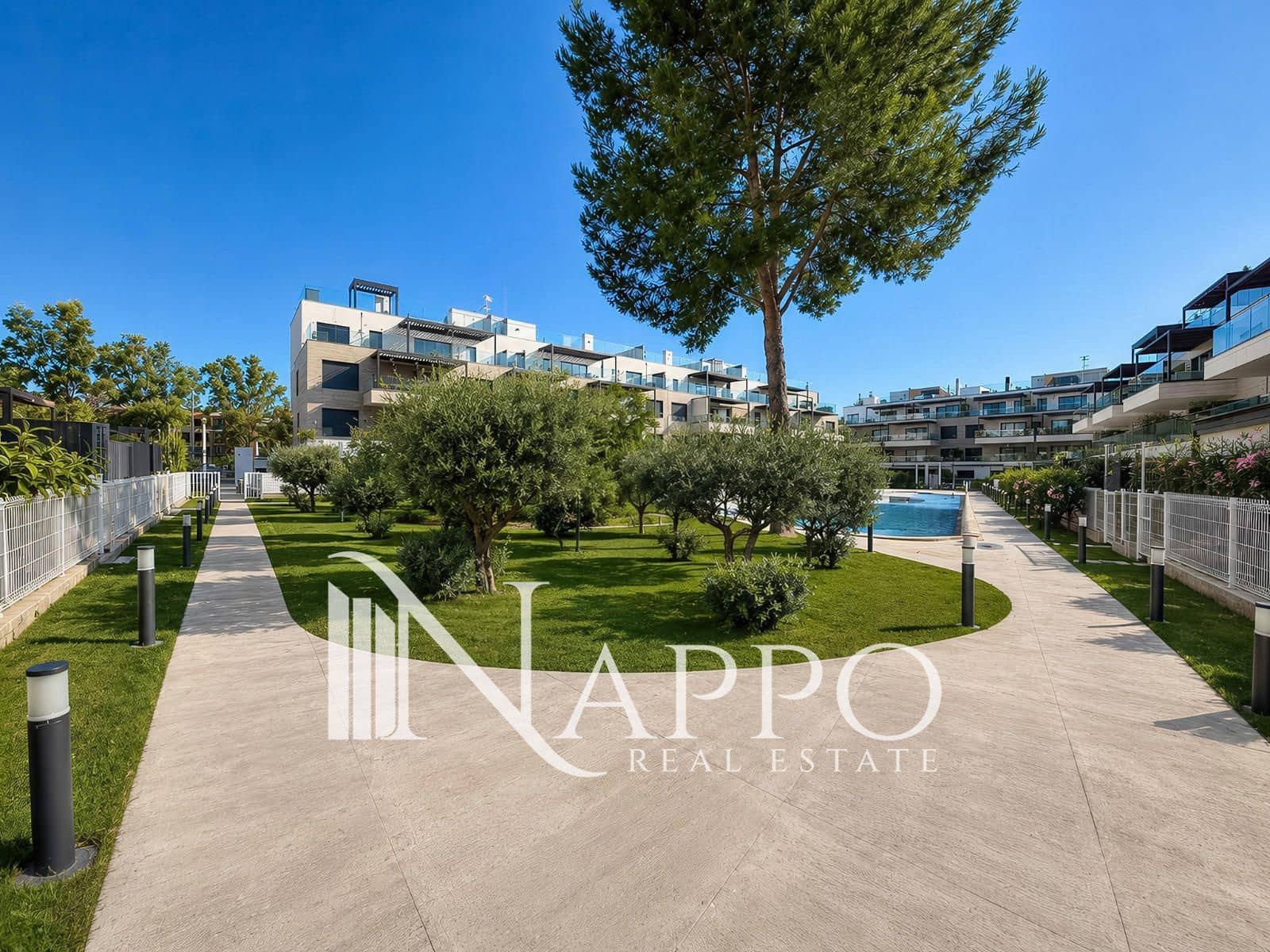 2 sypialnia Mieszkanie na sprzedaż w Santa Ponsa z basenem garażem - 715 000 € (Ref: 9996211)