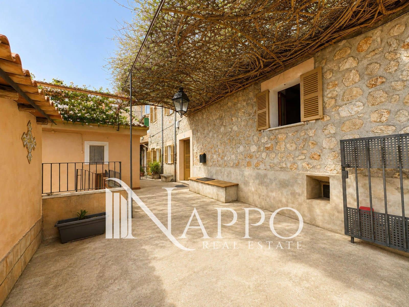 4 bedroom Townhouse for sale in Soller - € 650,000 (Ref: 9997789)