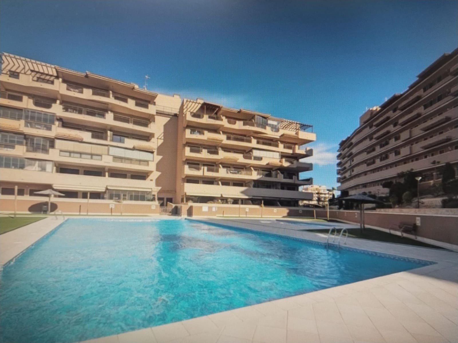 2 soveværelse Lejlighed til salg i Arenales del Sol med swimmingpool garage - € 318.000 (Ref: 10059304)