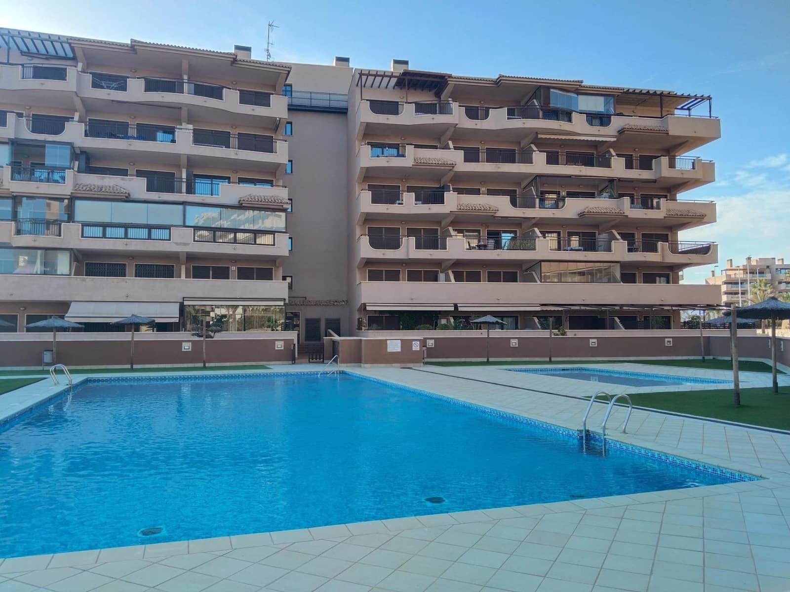2 soveværelse Lejlighed til salg i Arenales del Sol med swimmingpool garage - € 318.000 (Ref: 10059304)