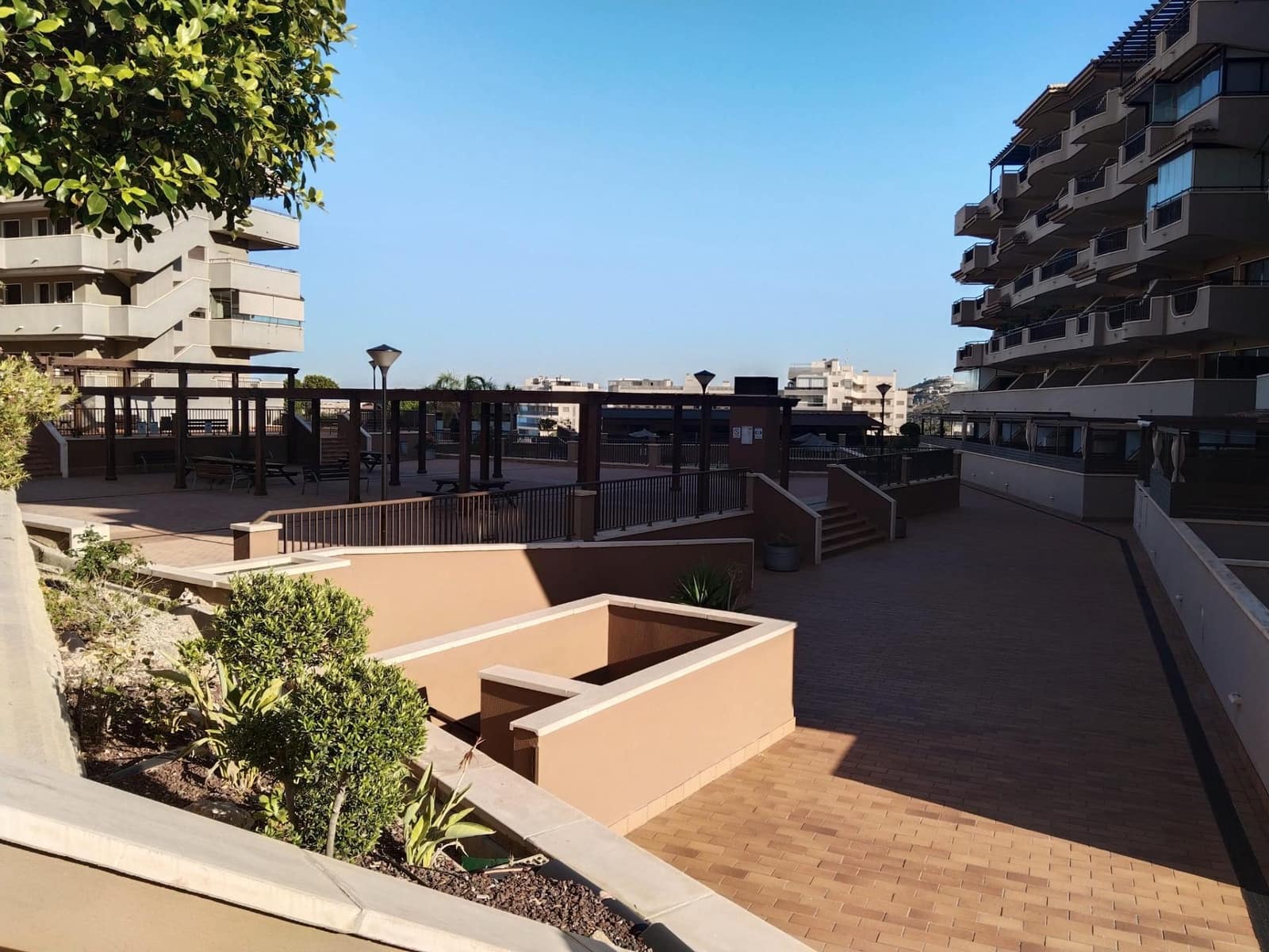 2 soveværelse Lejlighed til salg i Arenales del Sol med swimmingpool garage - € 318.000 (Ref: 10059304)