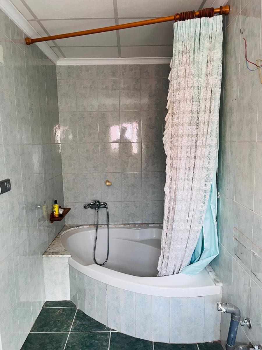 Chalet de 4 habitaciones en Matola en venta con piscina garaje - 550.000 € (Ref: 10062152)