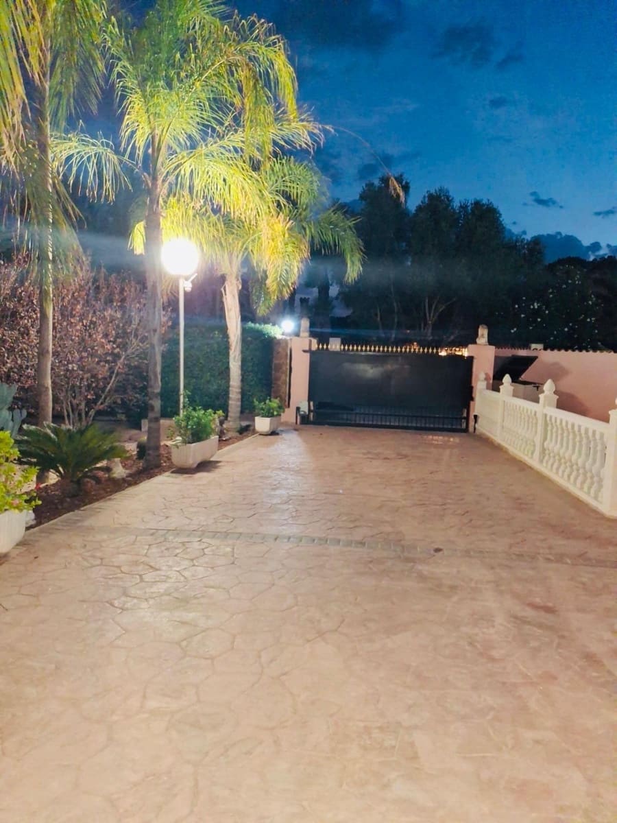 Chalet de 4 habitaciones en Matola en venta con piscina garaje - 550.000 € (Ref: 10062152)