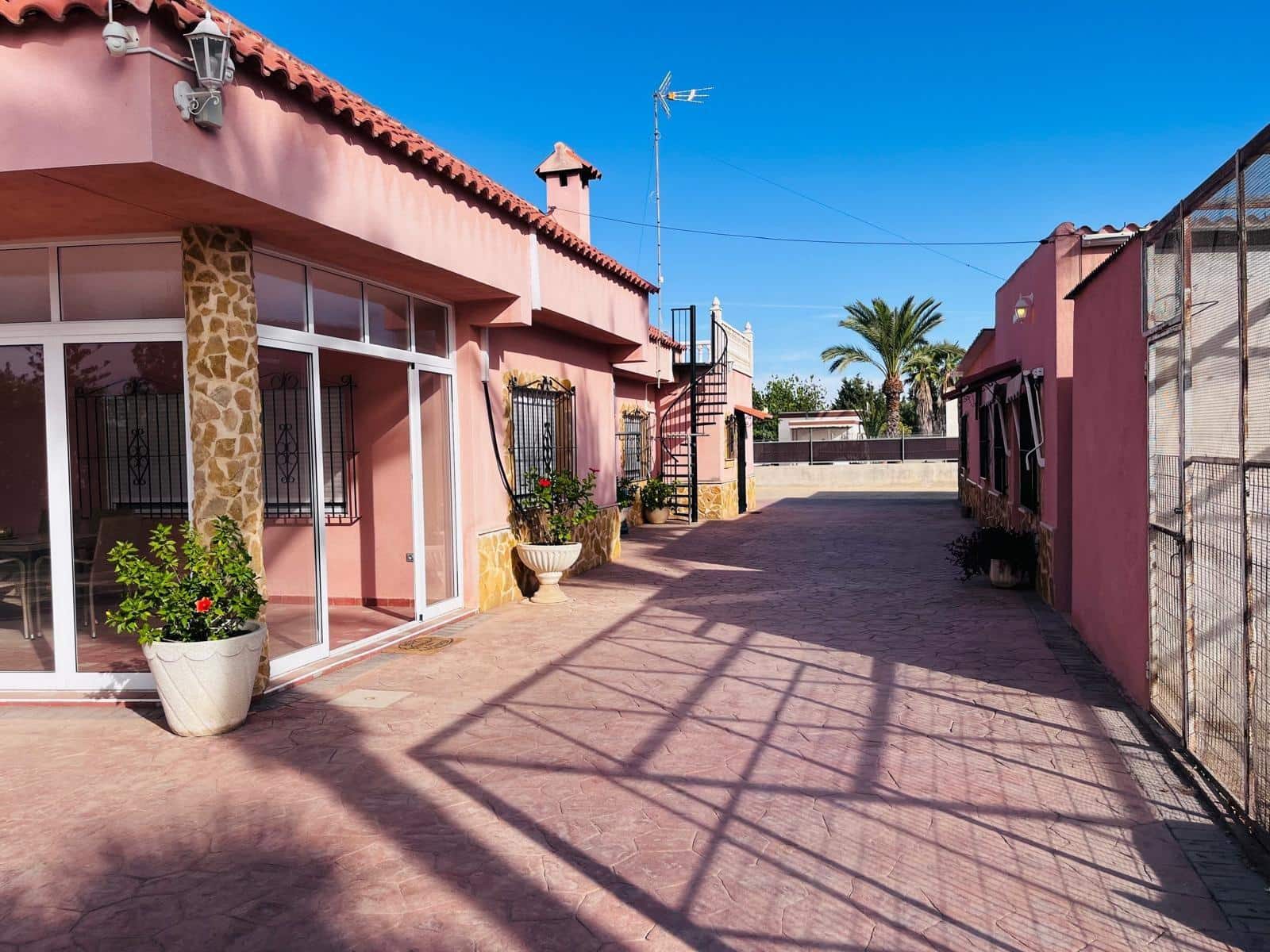 Chalet de 4 habitaciones en Matola en venta con piscina garaje - 550.000 € (Ref: 10062152)